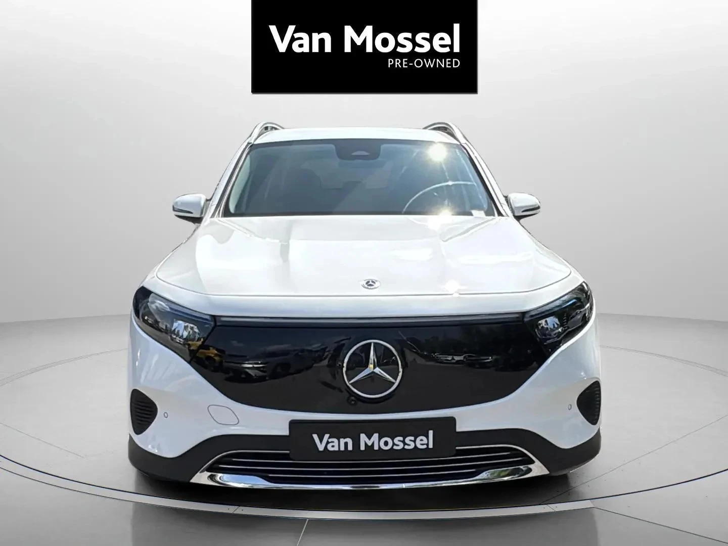 Mercedes-Benz-EQB-image-11