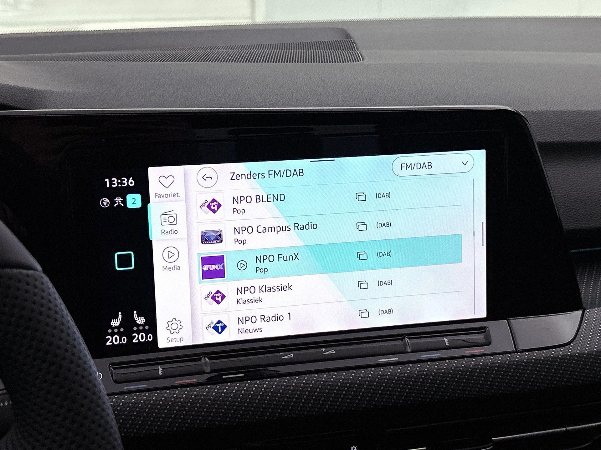 Volkswagen Golf 1.5 eTSI R-LINE