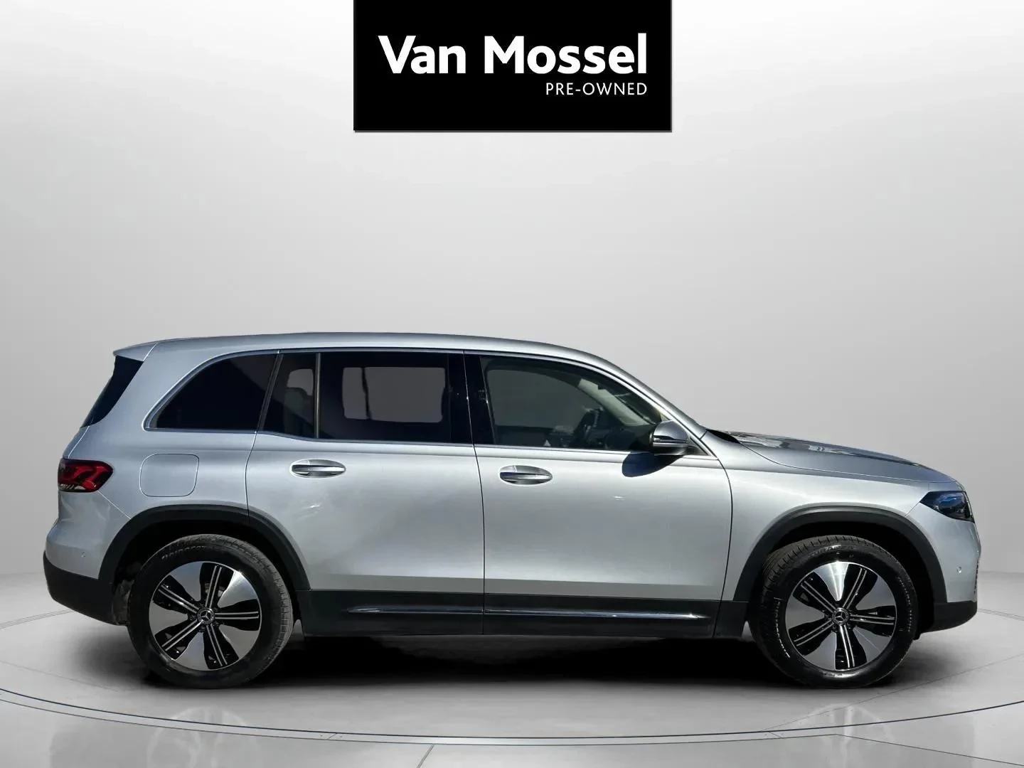 Mercedes-Benz-EQB-image-3