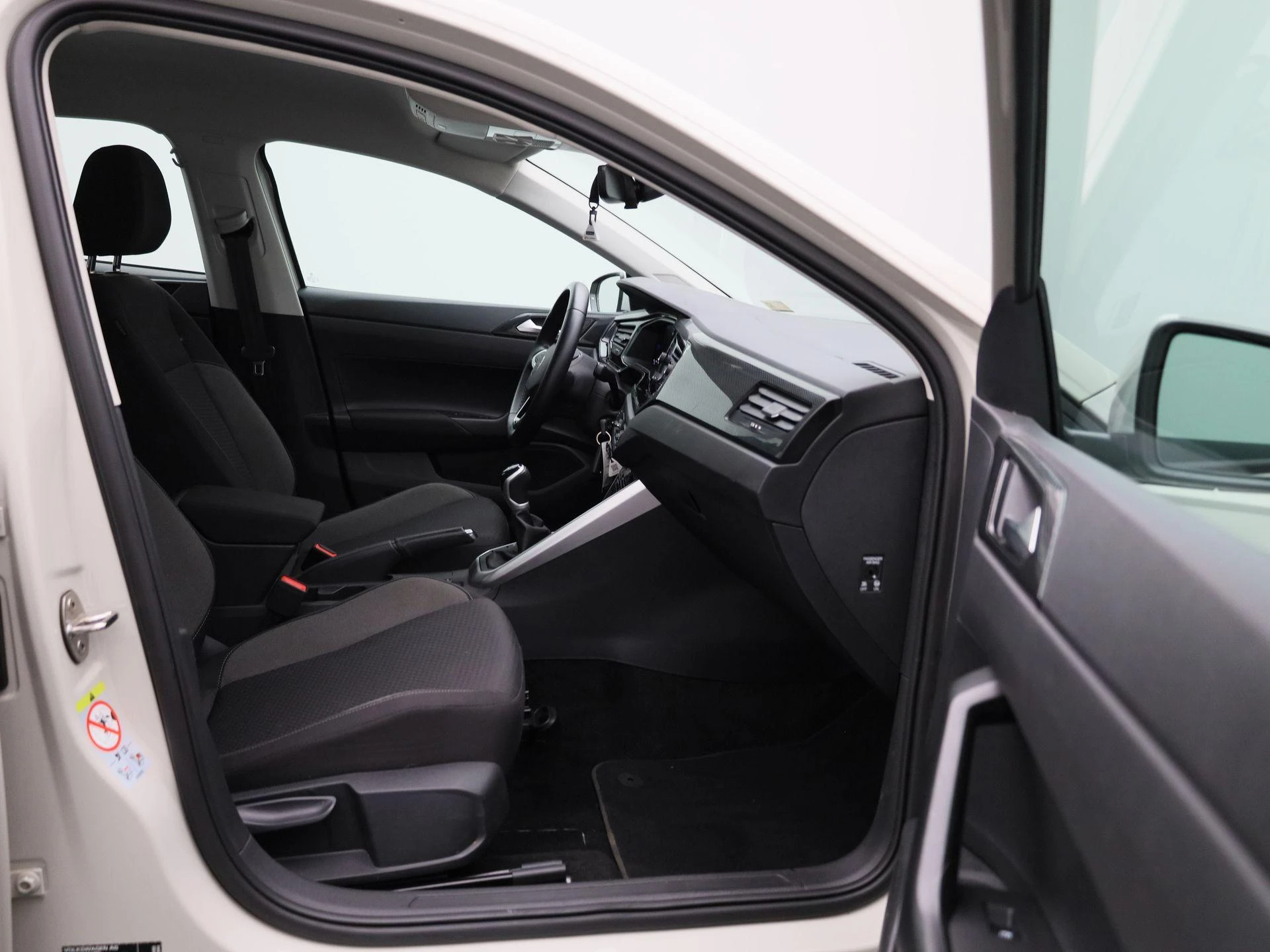 Volkswagen-Polo-image-29