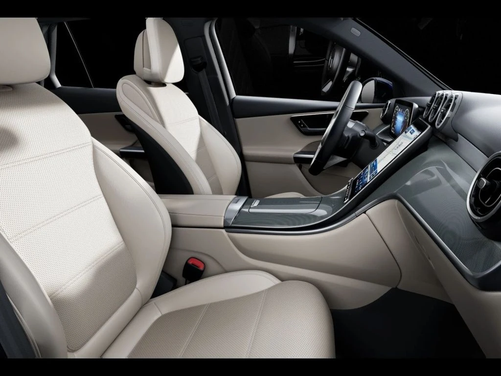 Mercedes-Benz-GLC 200-image-10