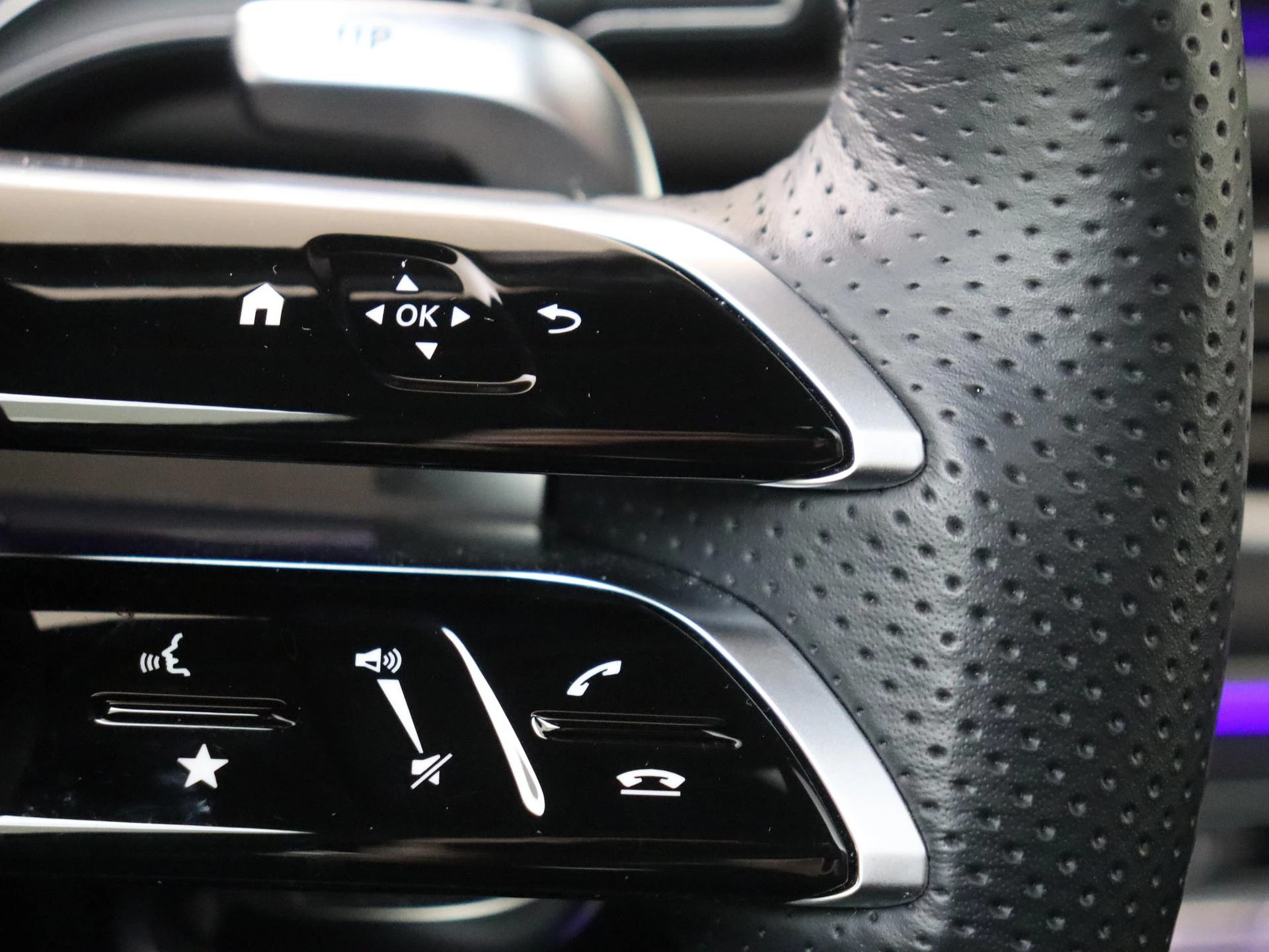 Mercedes-Benz-GLE-image-21