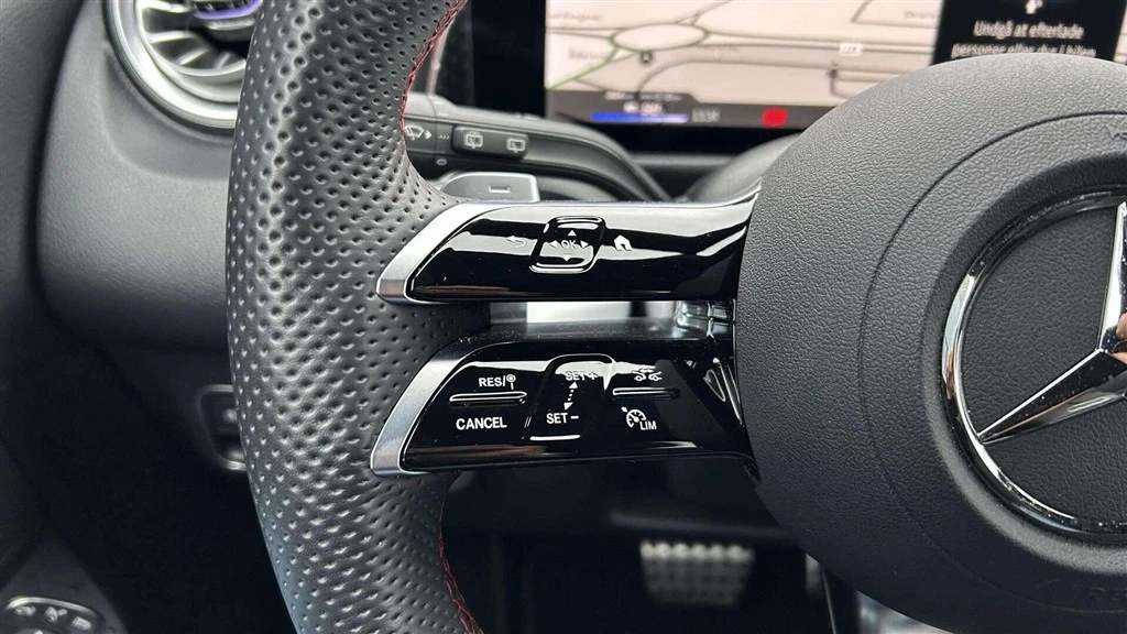 Mercedes-Benz-EQB-image-13