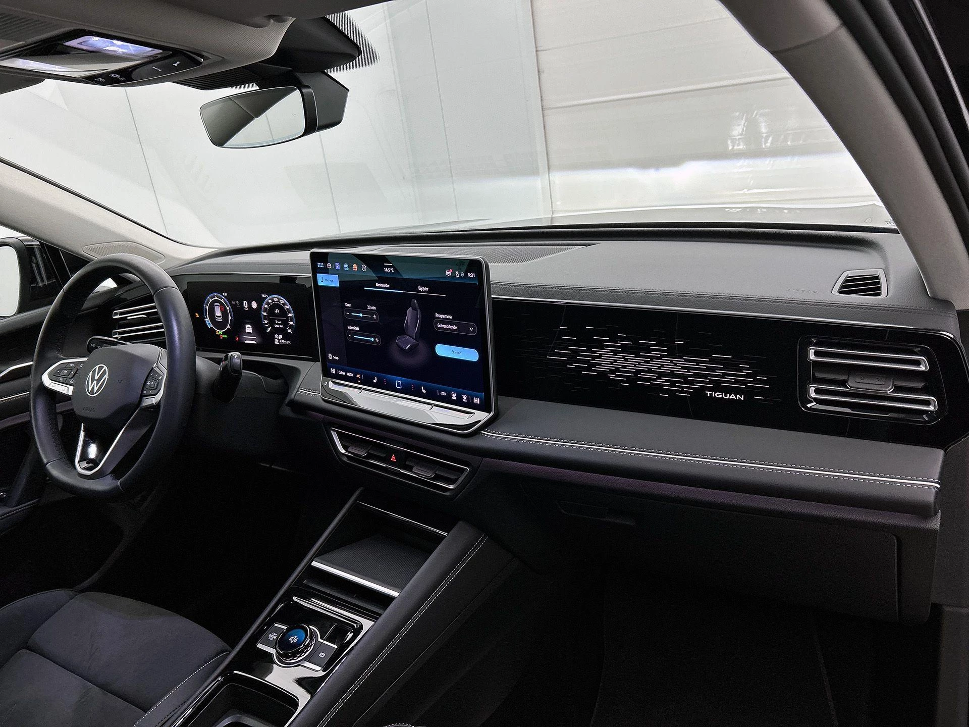 Volkswagen-Tiguan-image-19