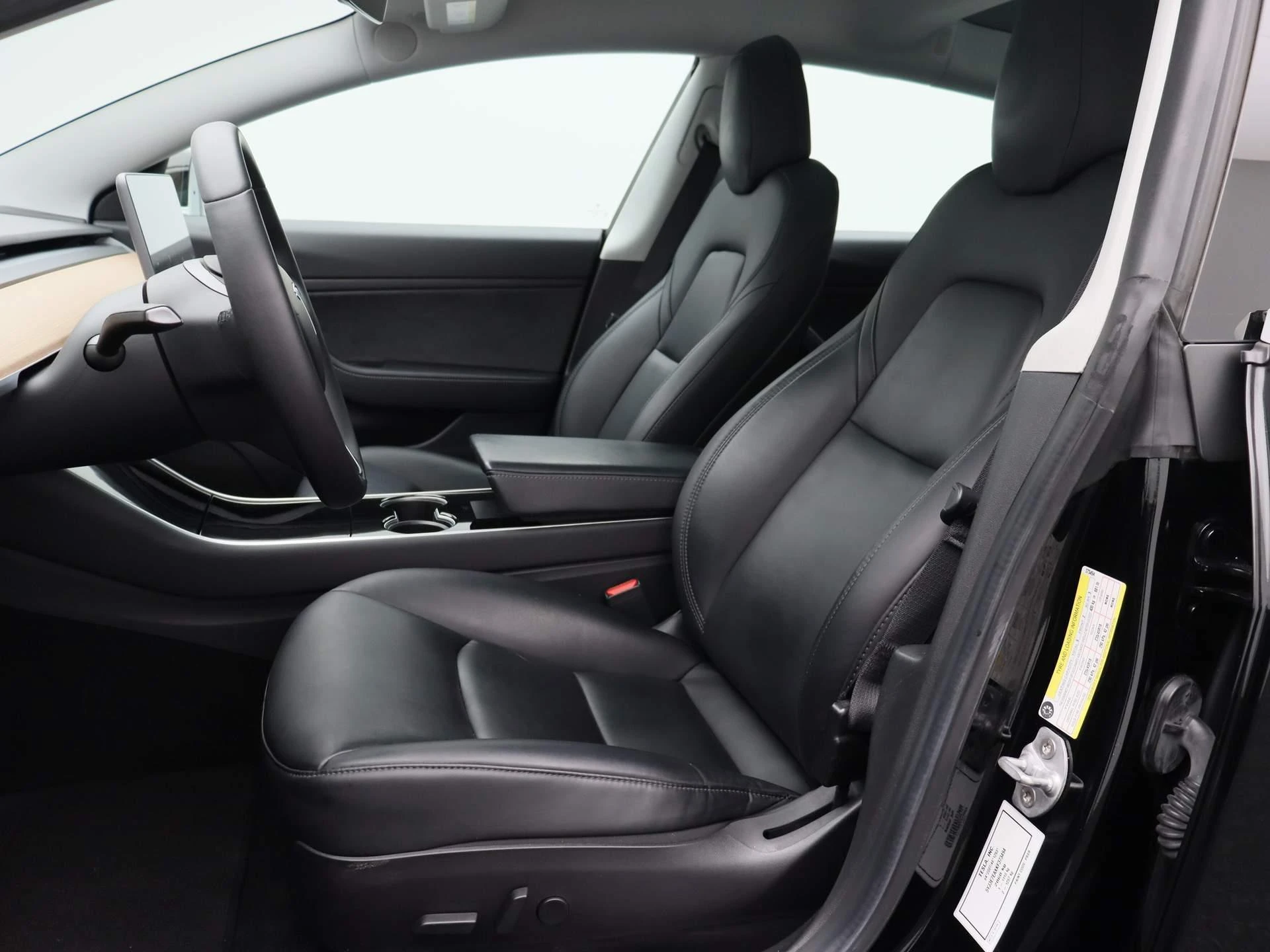 Tesla-Model 3-image-9
