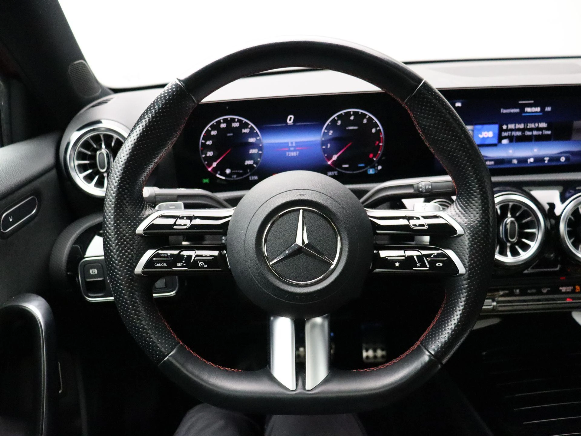 Mercedes-Benz-A-Klasse-image-14