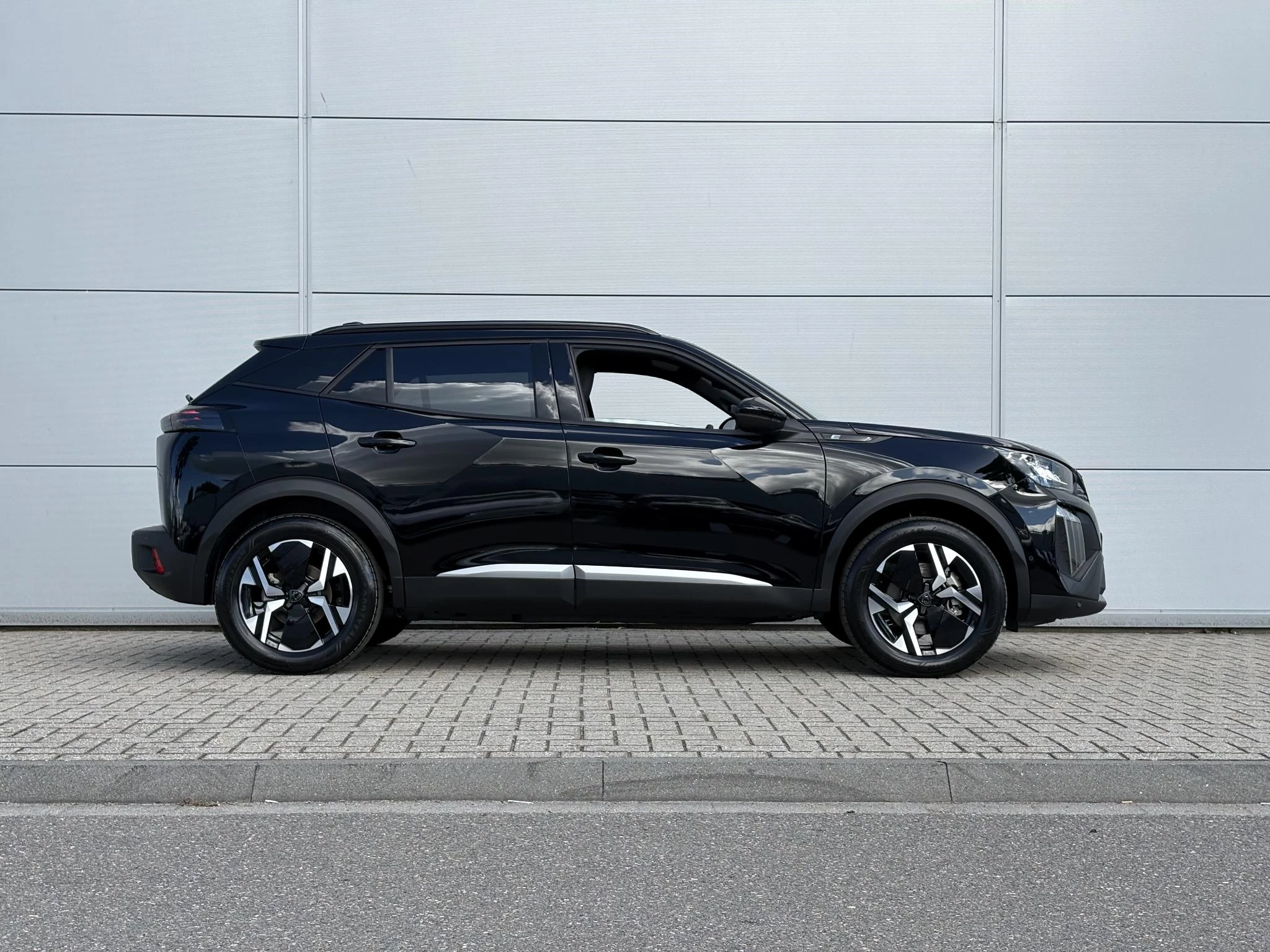 Peugeot e-2008