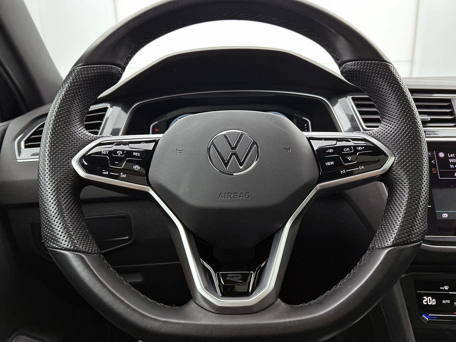 Volkswagen-Tiguan-image-31
