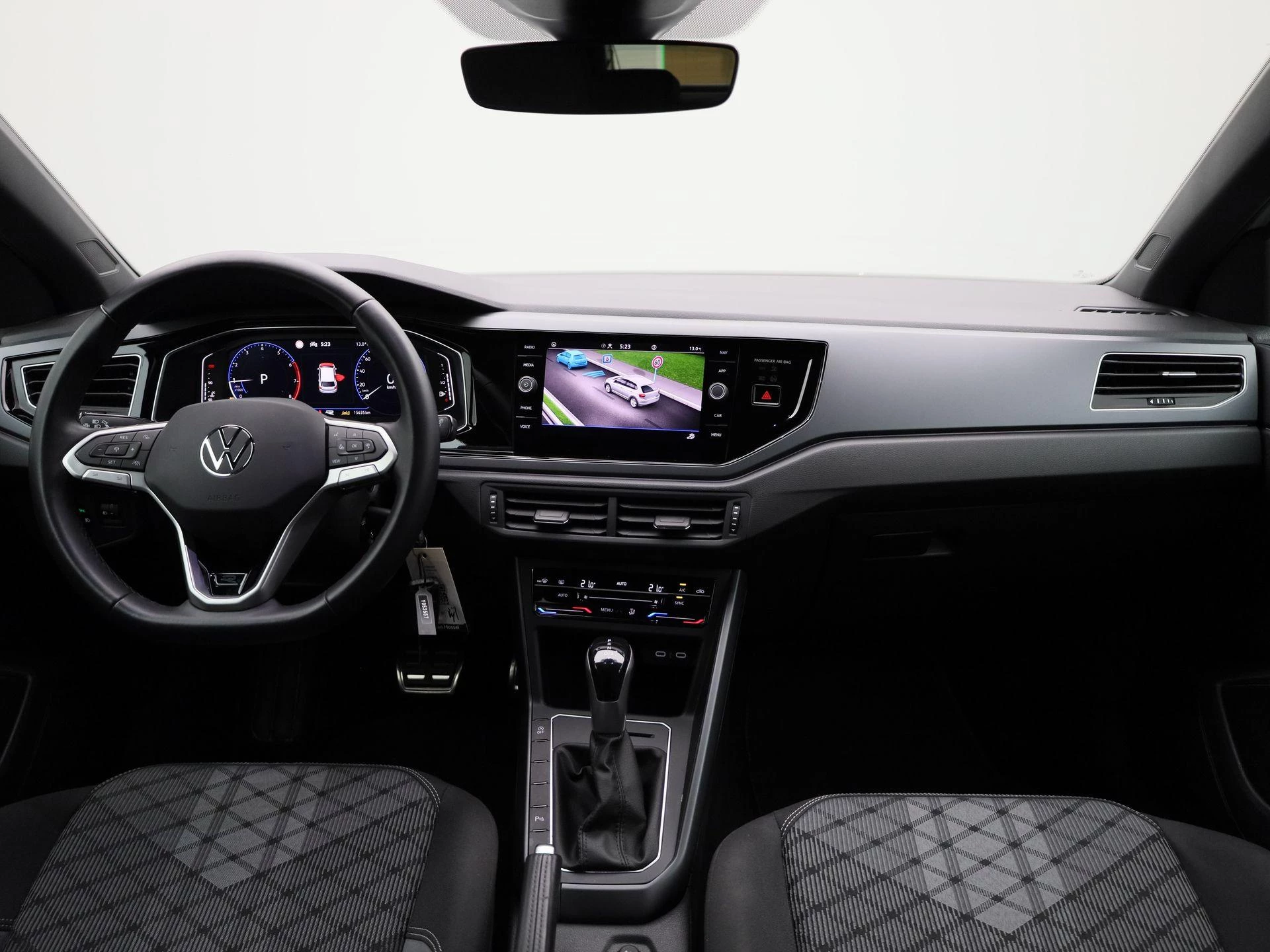Volkswagen-Polo-image-33