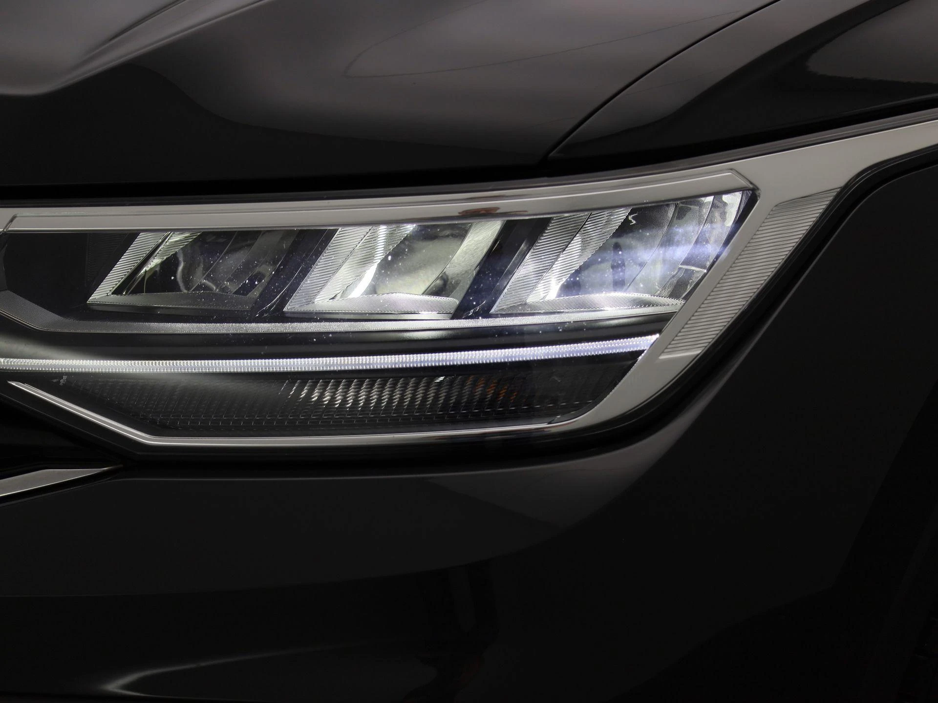 Volkswagen-Tiguan-image-13