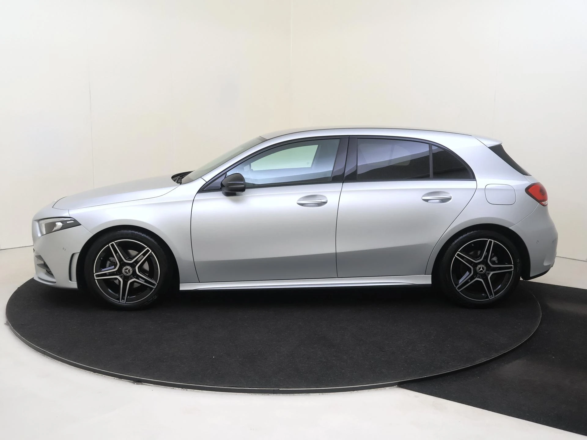 Mercedes-Benz-A-Klasse-image-7