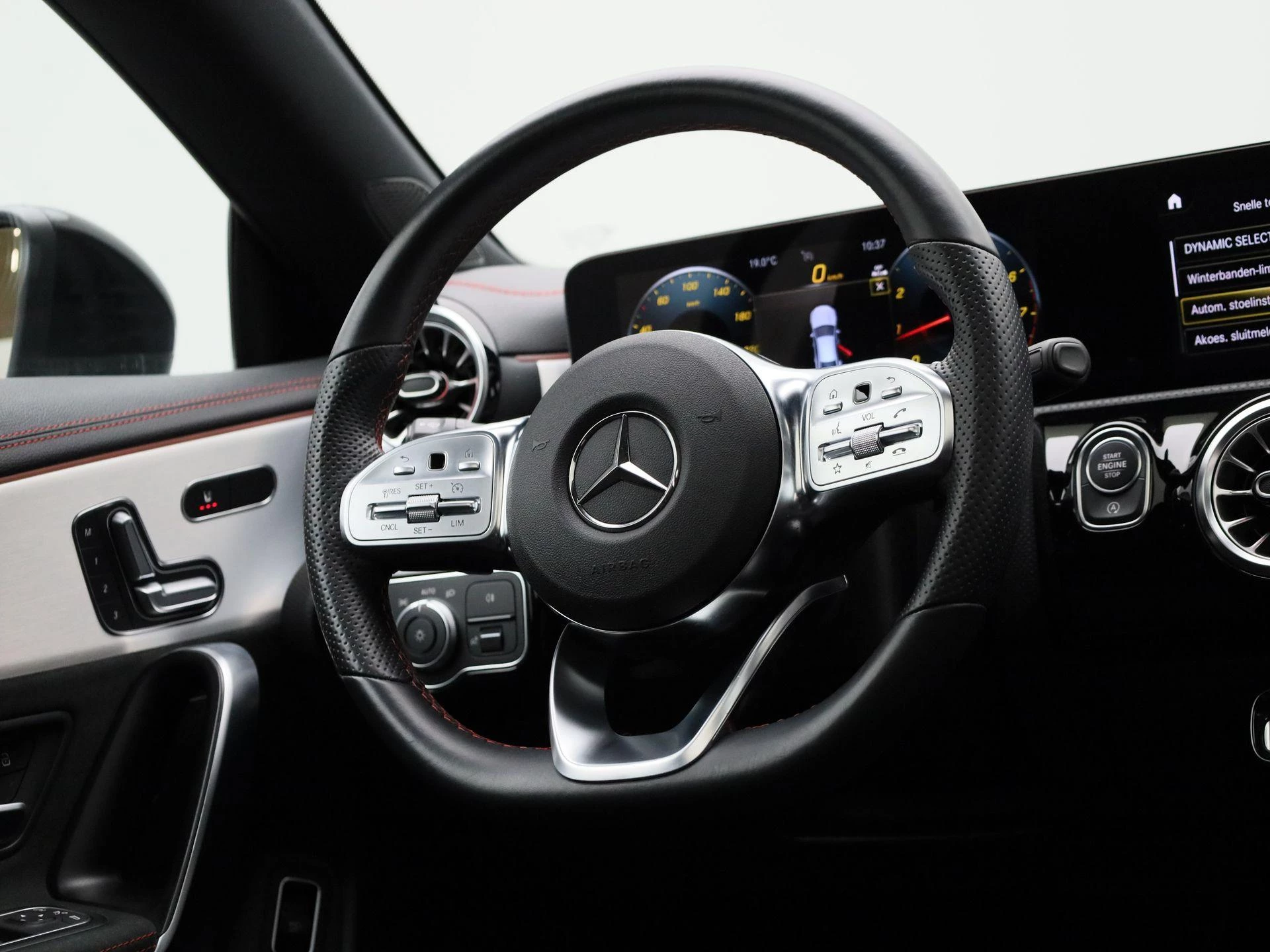 Mercedes-Benz-CLA-image-46