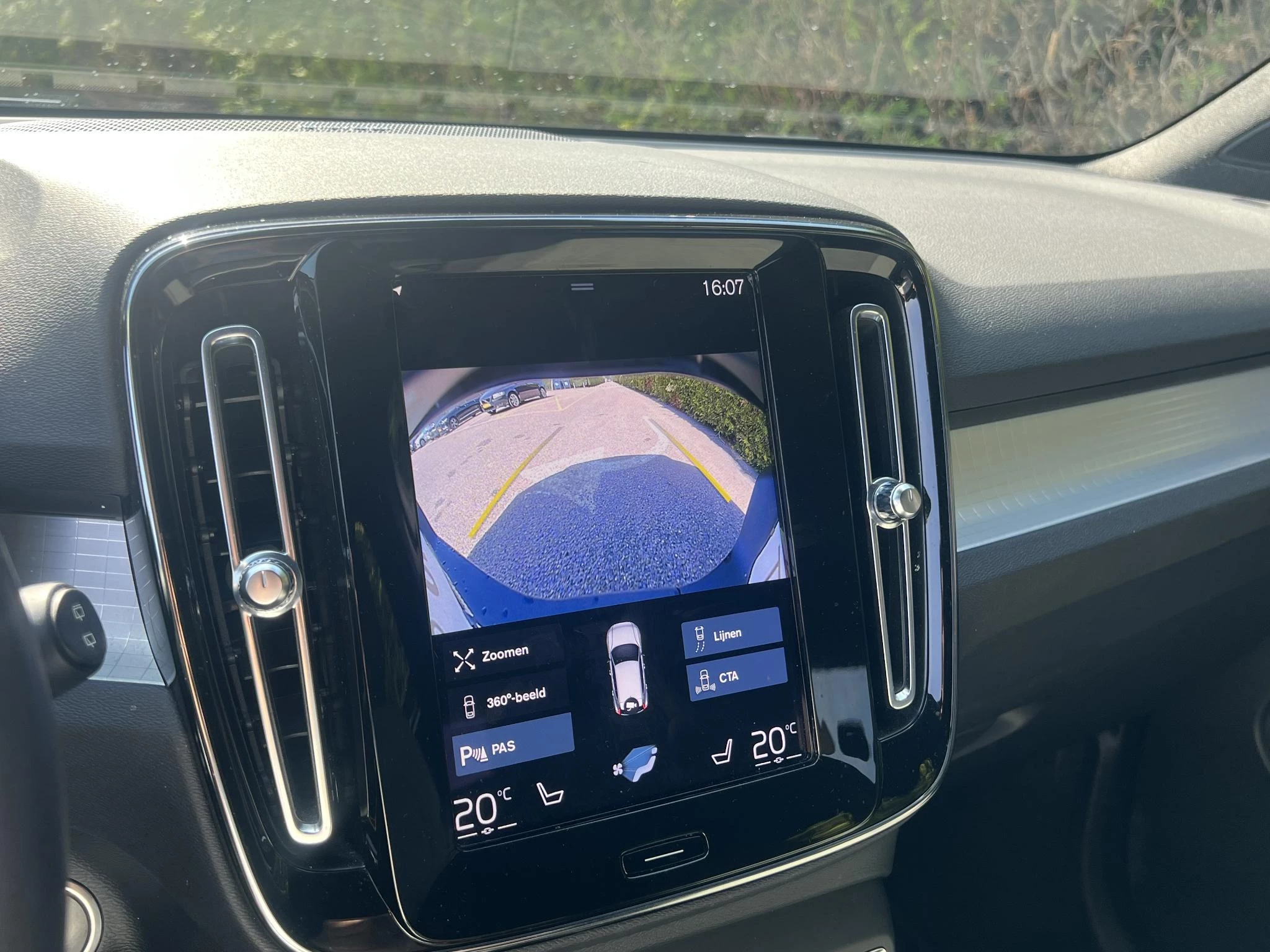 Volvo-XC40-image-26