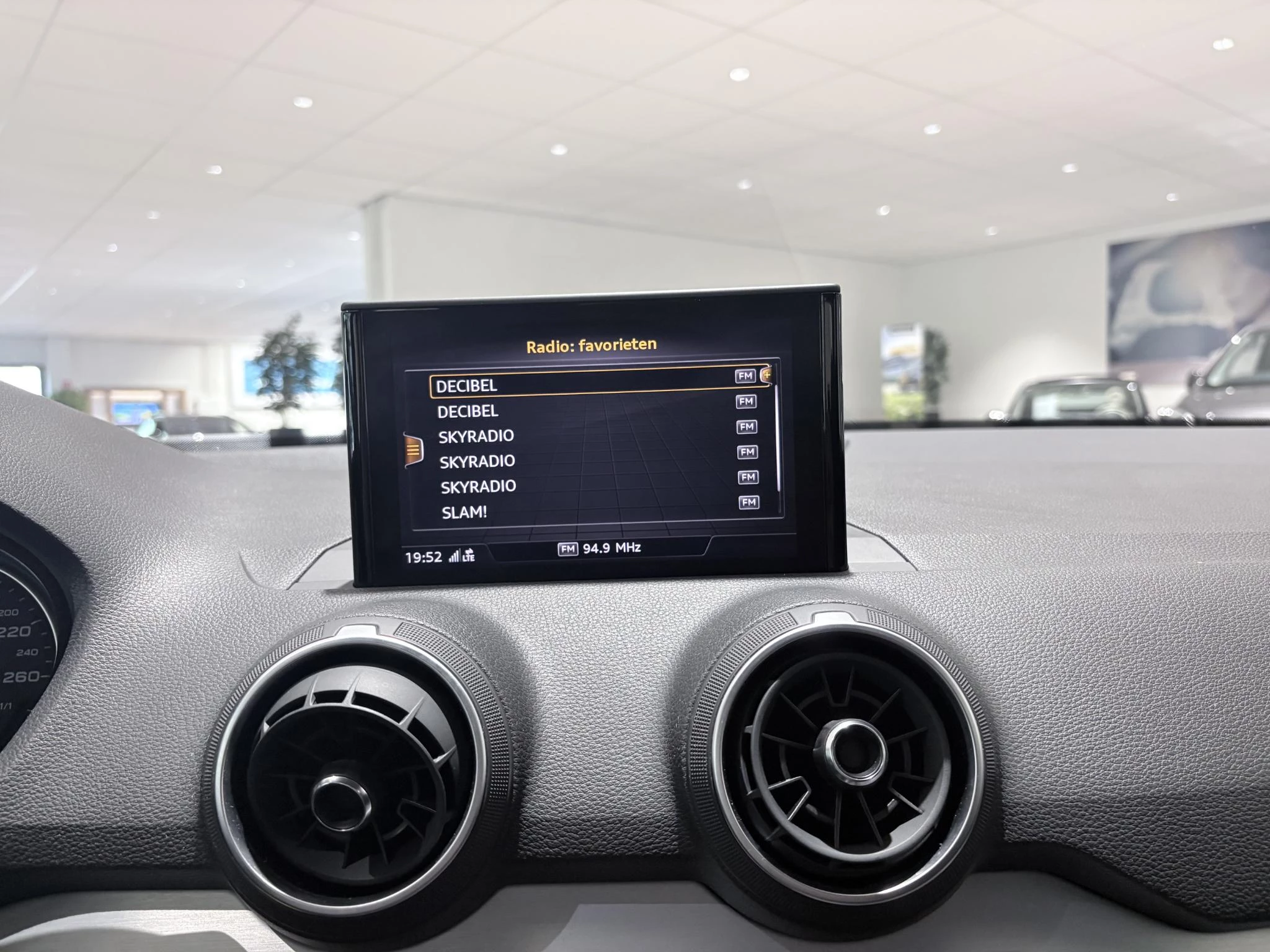 Audi-Q2-image-18