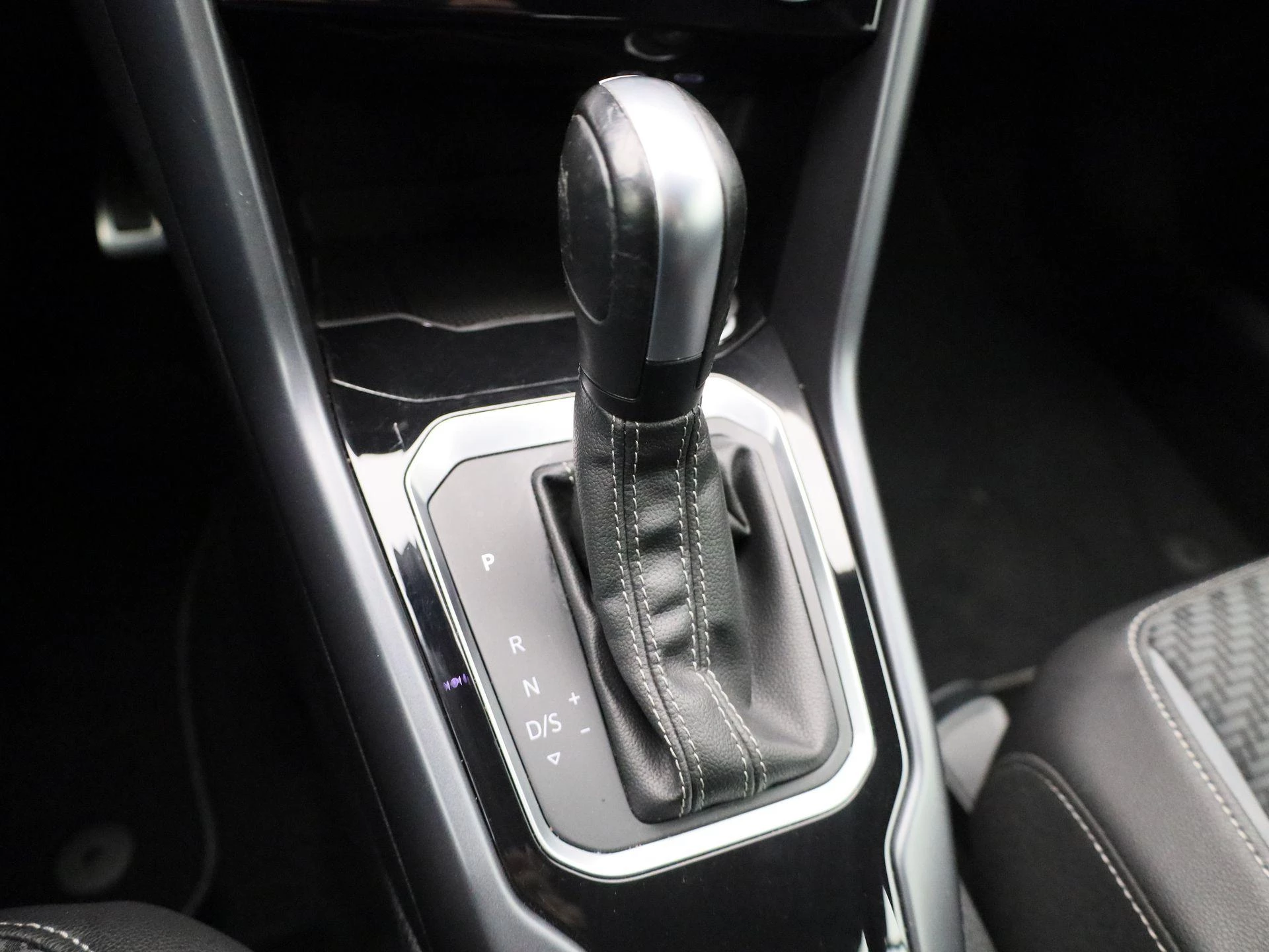 Volkswagen-T-Roc-image-24