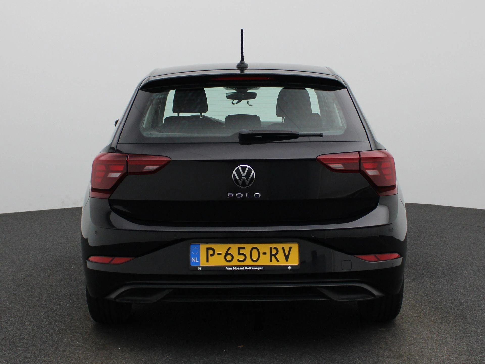 Volkswagen-Polo-image-4