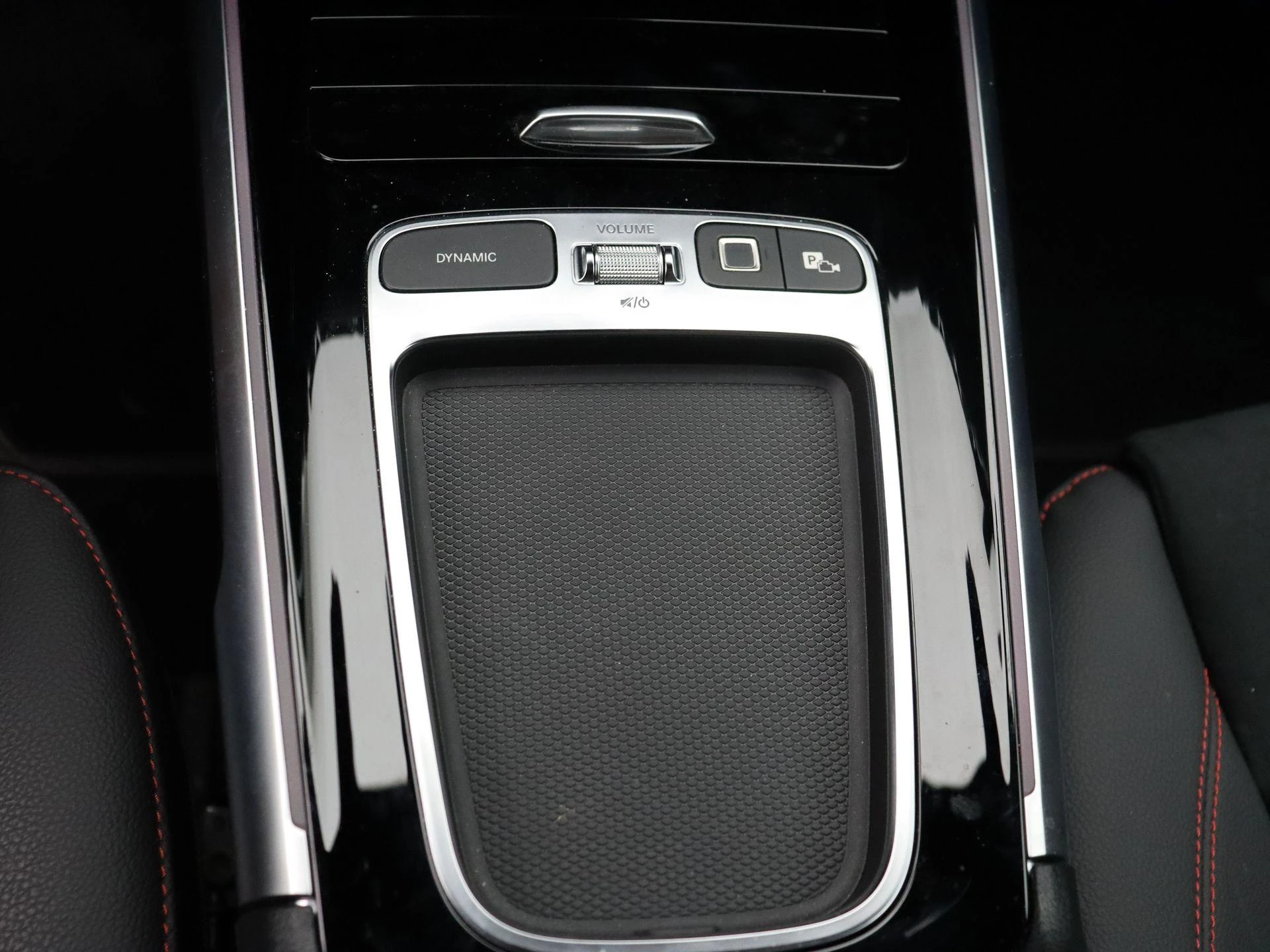 Mercedes-Benz EQB 250+ AMG LINE + HEAD UP + BURMESTER + CARPLAY +