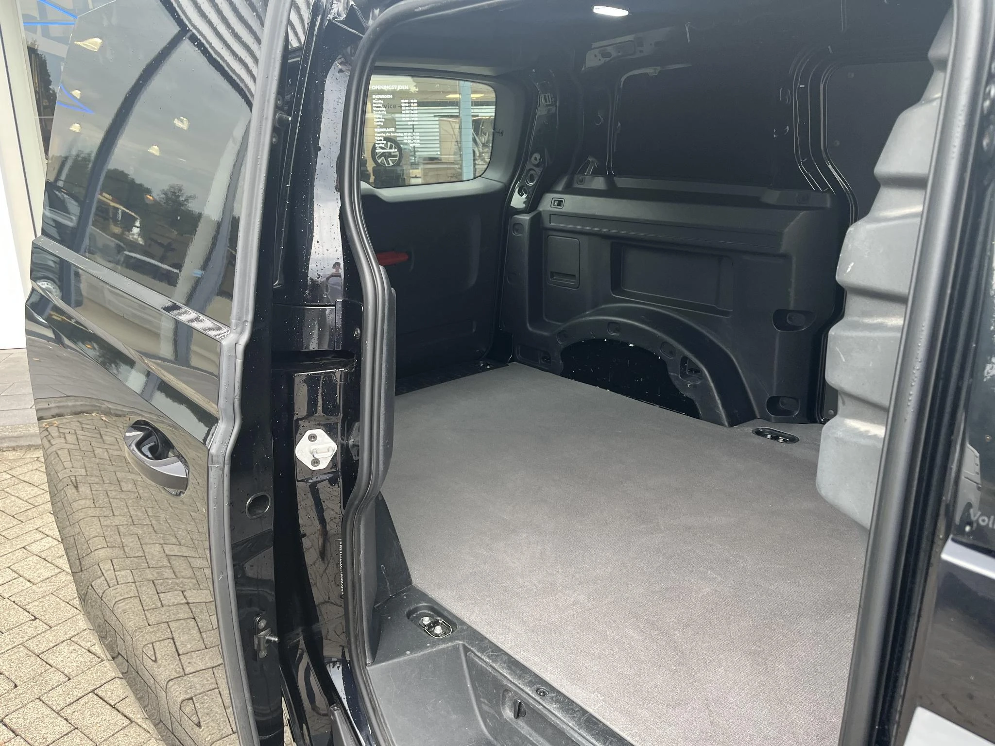 Volkswagen-ID. Buzz Cargo-image-2