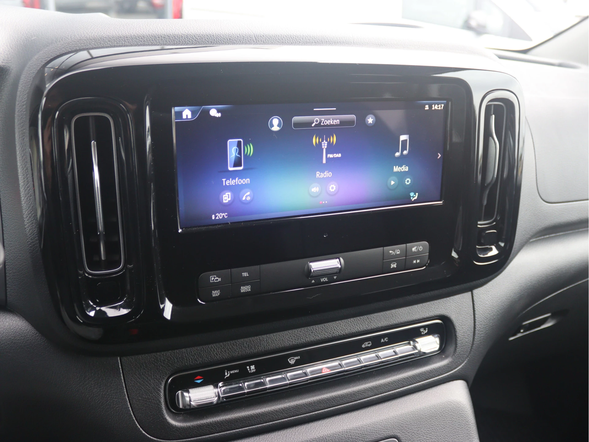 Mercedes-Benz-Vito-image-9