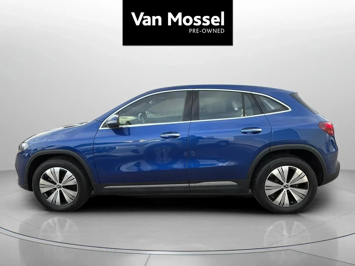 Mercedes-Benz-EQA-image-7