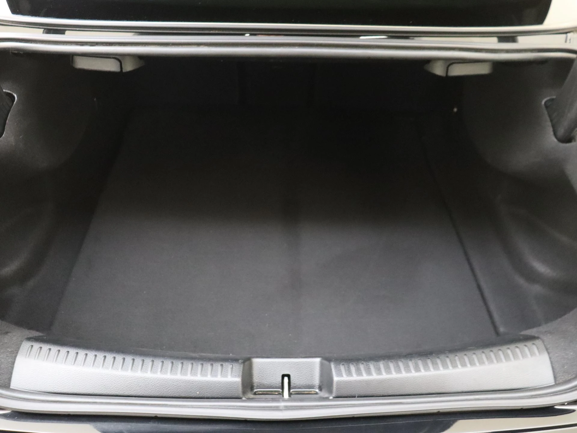 Mercedes-Benz-CLA-image-28