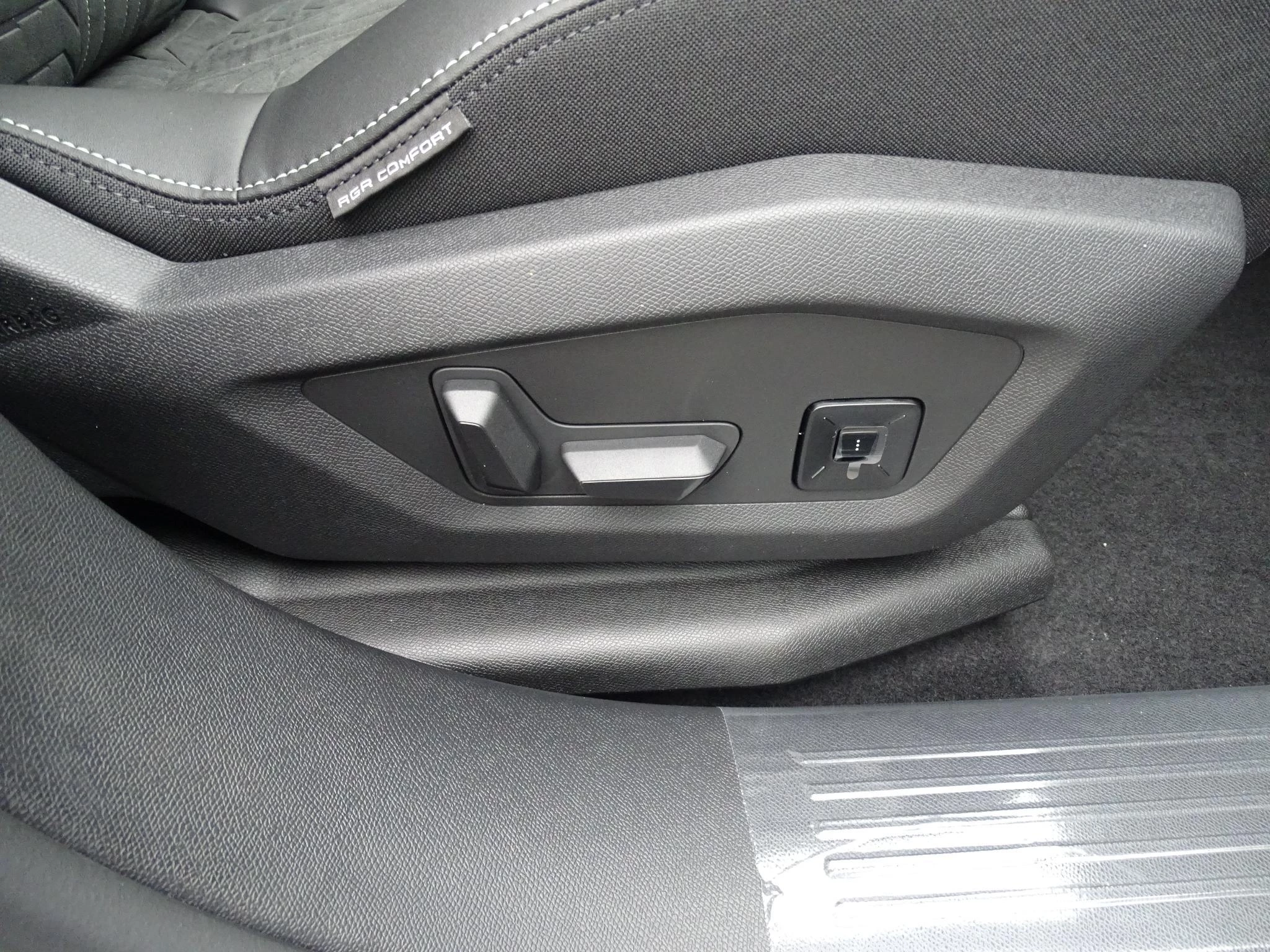 Peugeot 3008 1.2 HYBRID 145 e-DSC6 GT+alcantara +open dak
