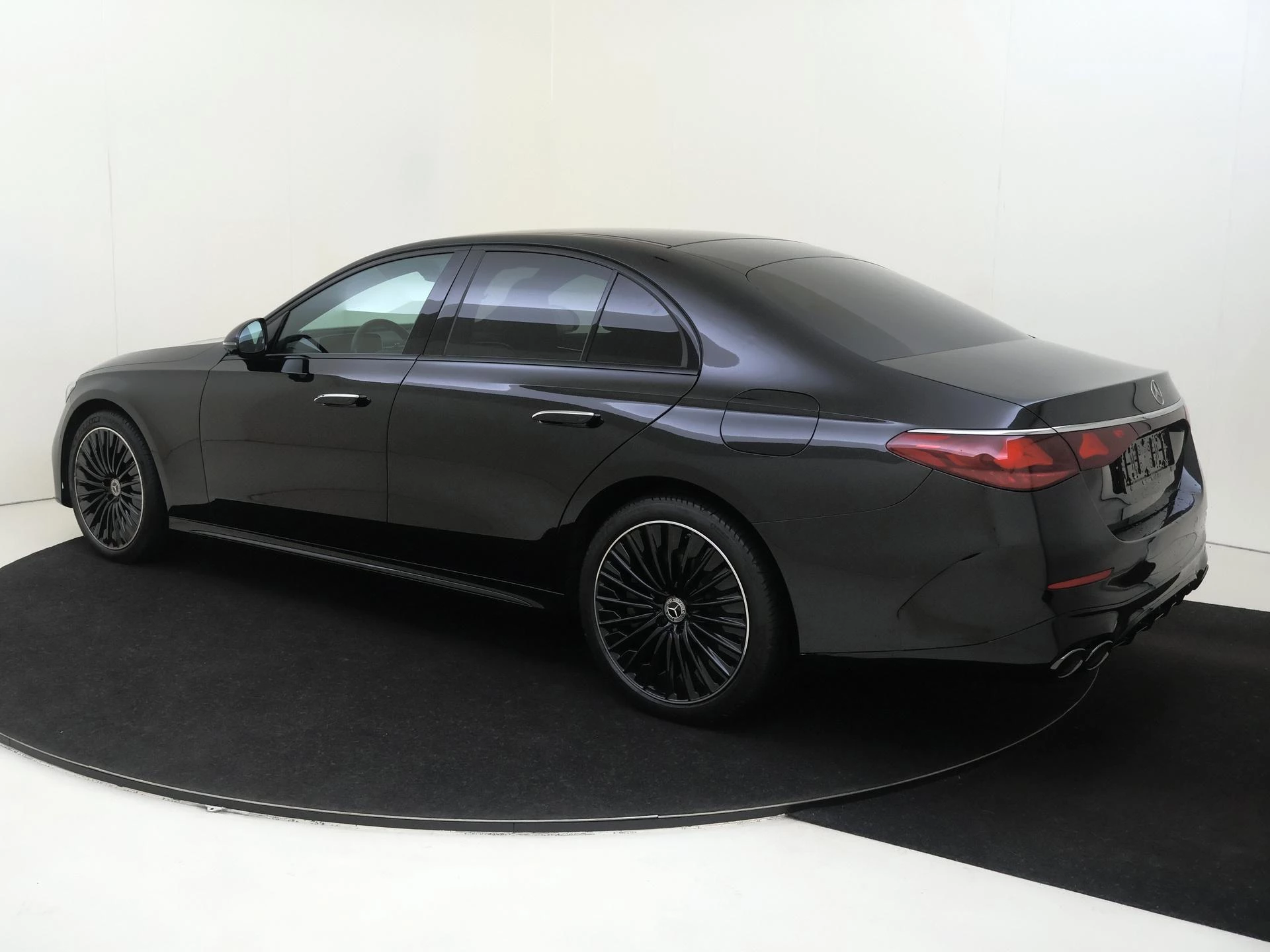 Mercedes-Benz-E-Klasse-image-2