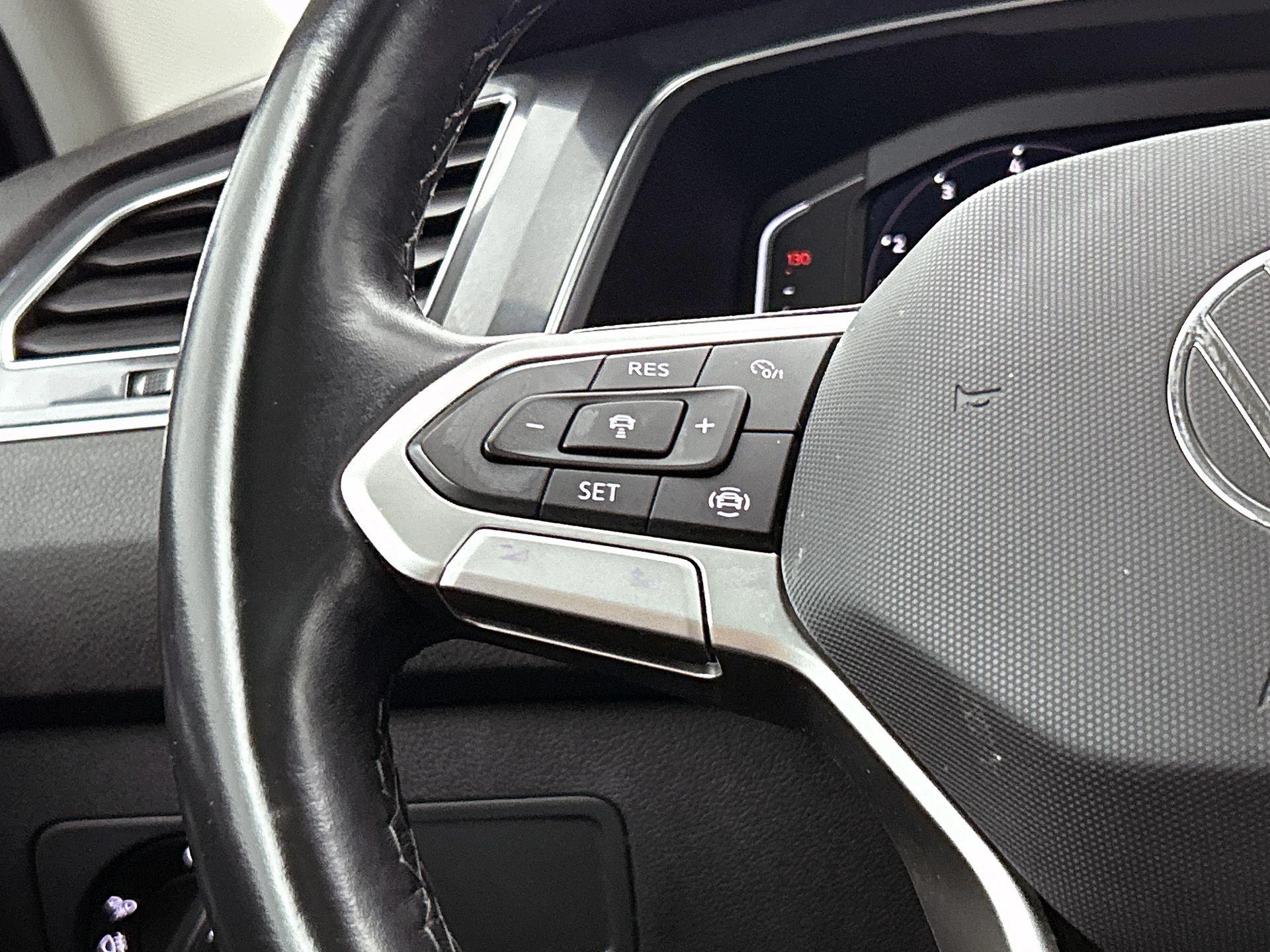 Volkswagen-Tiguan Allspace-image-5