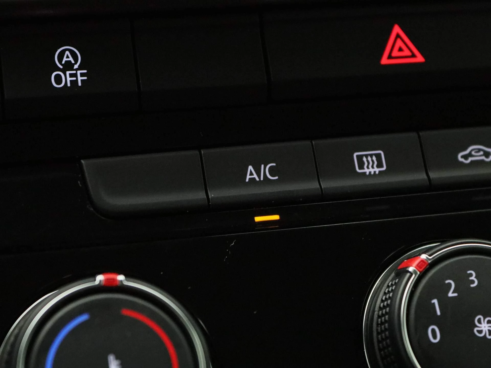 Volkswagen-T-Roc-image-19