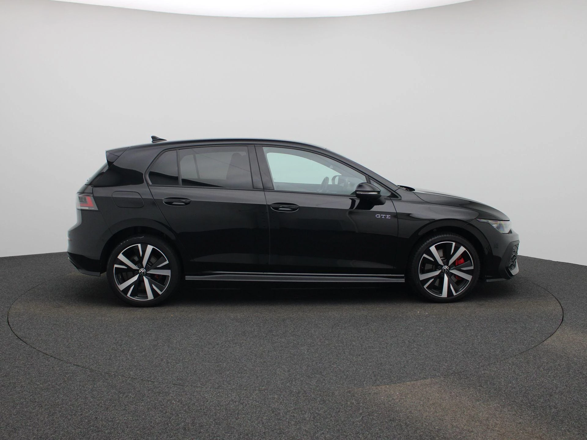 Volkswagen-Golf-image-5