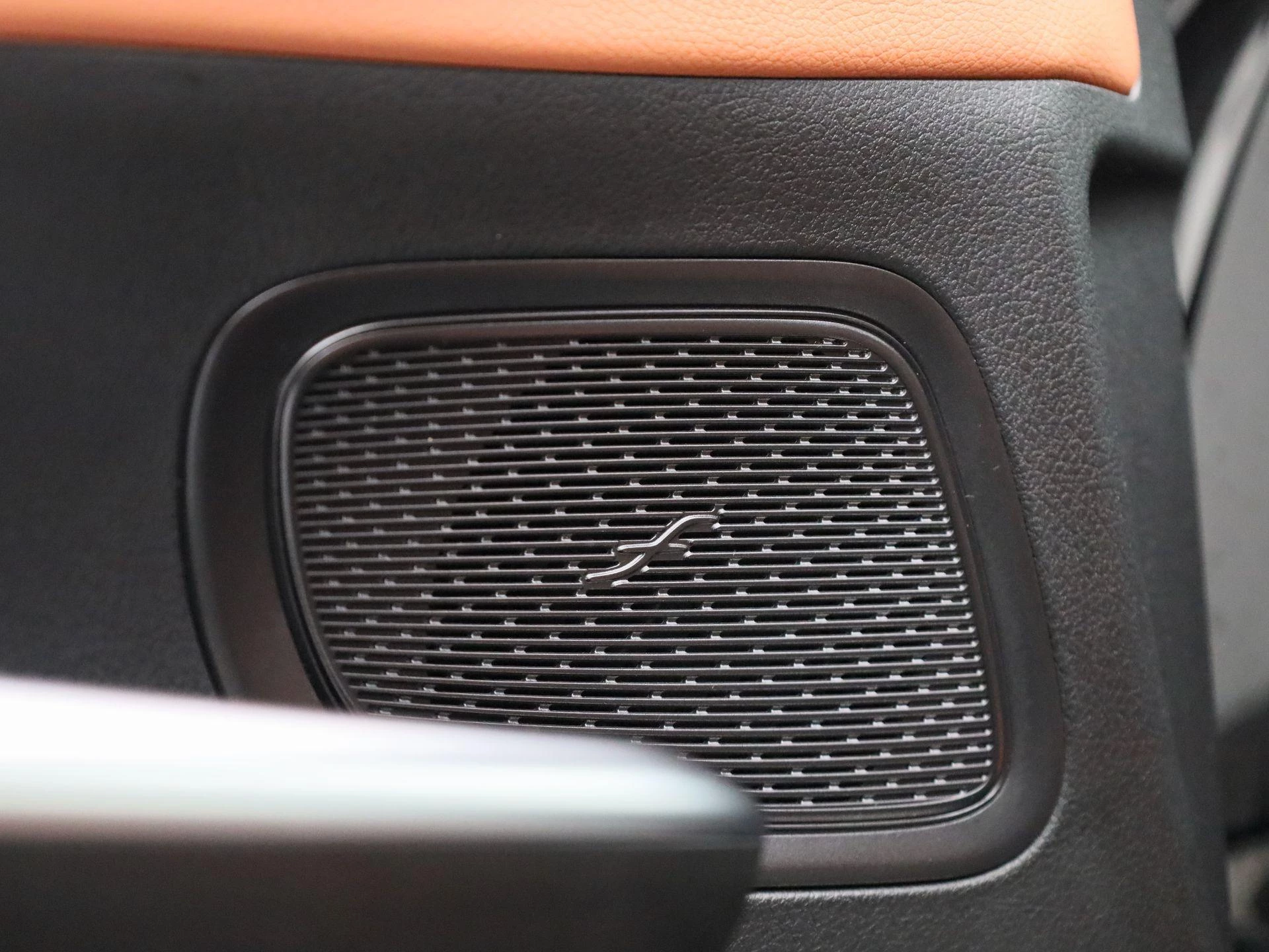 Mercedes-Benz-C-Klasse-image-35