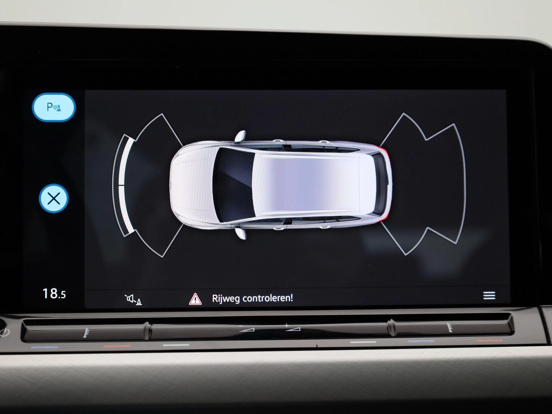 Volkswagen-Golf-image-27