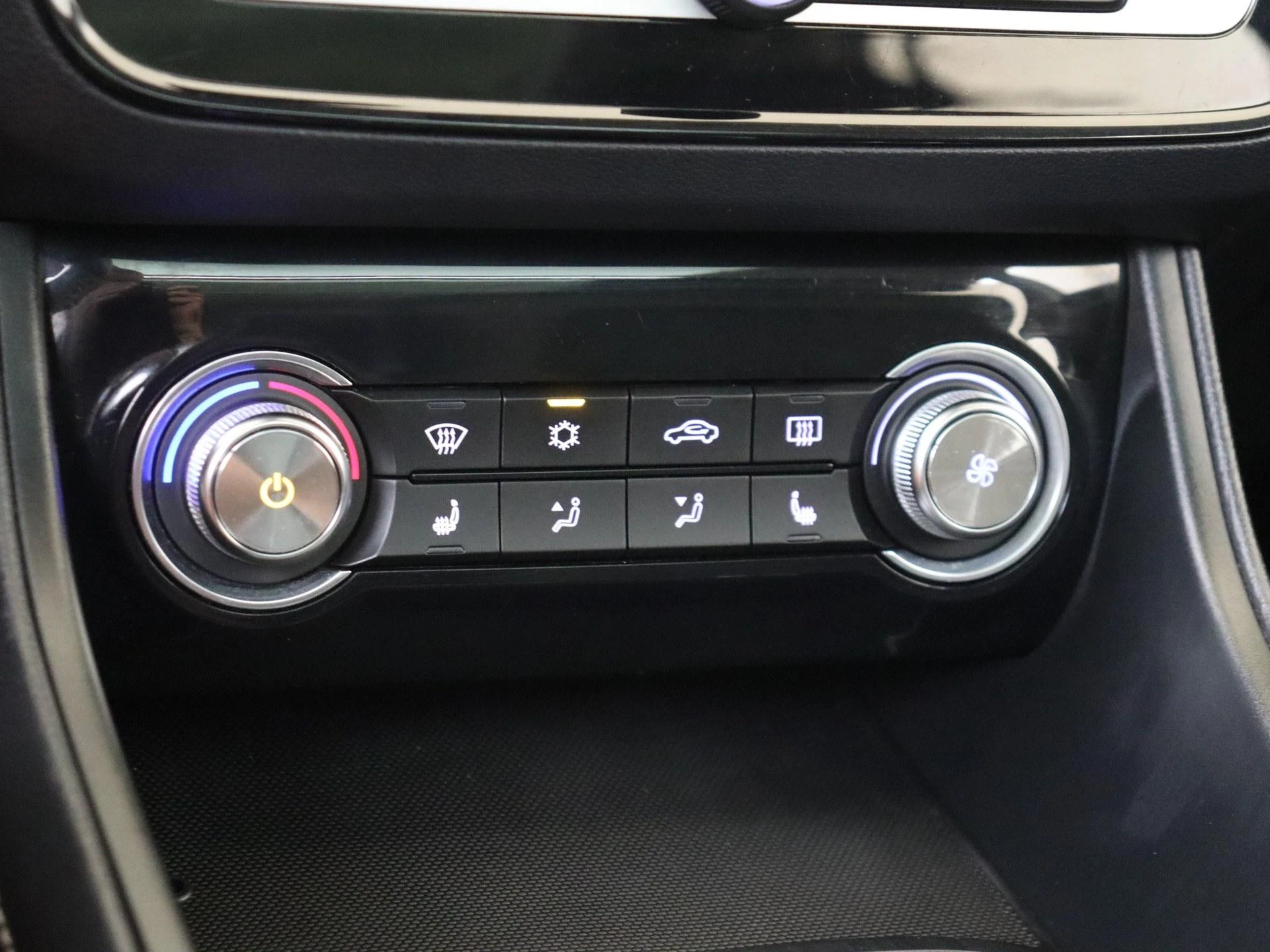 MG-ZS EV-image-15