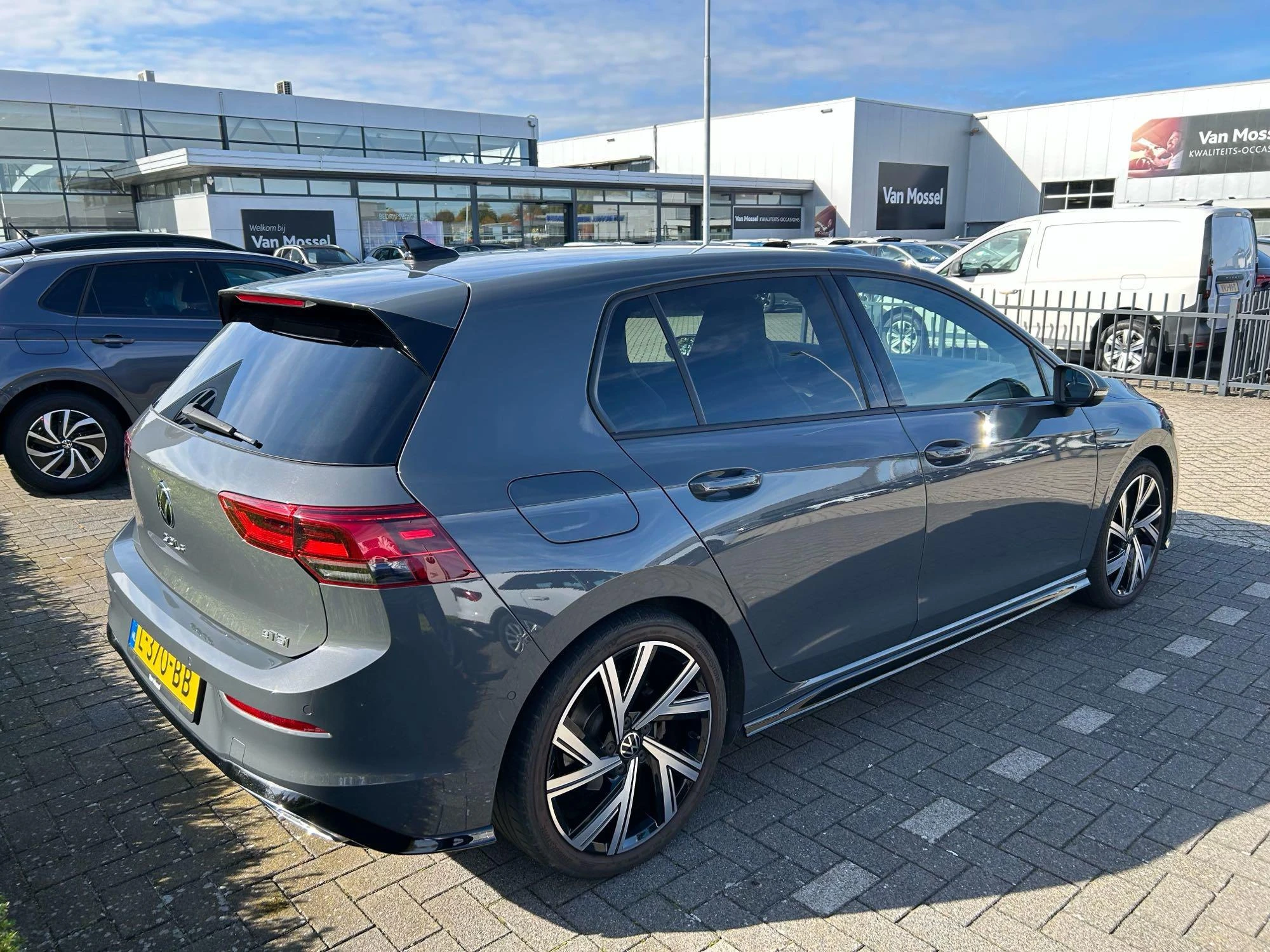 Volkswagen-Golf-image-2