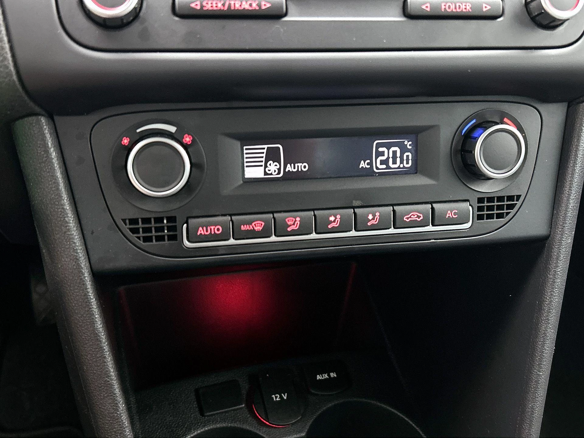 Volkswagen-Polo-image-23