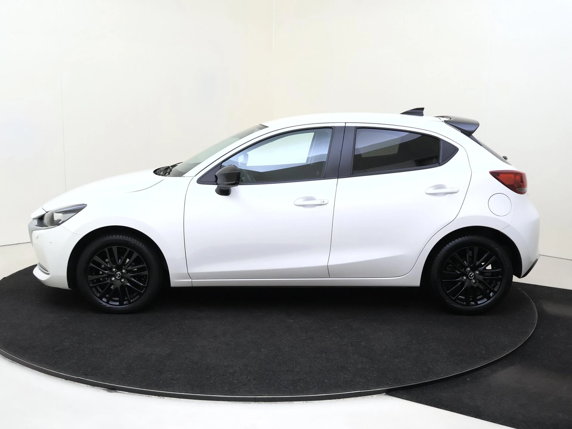 Mazda-2-image-7