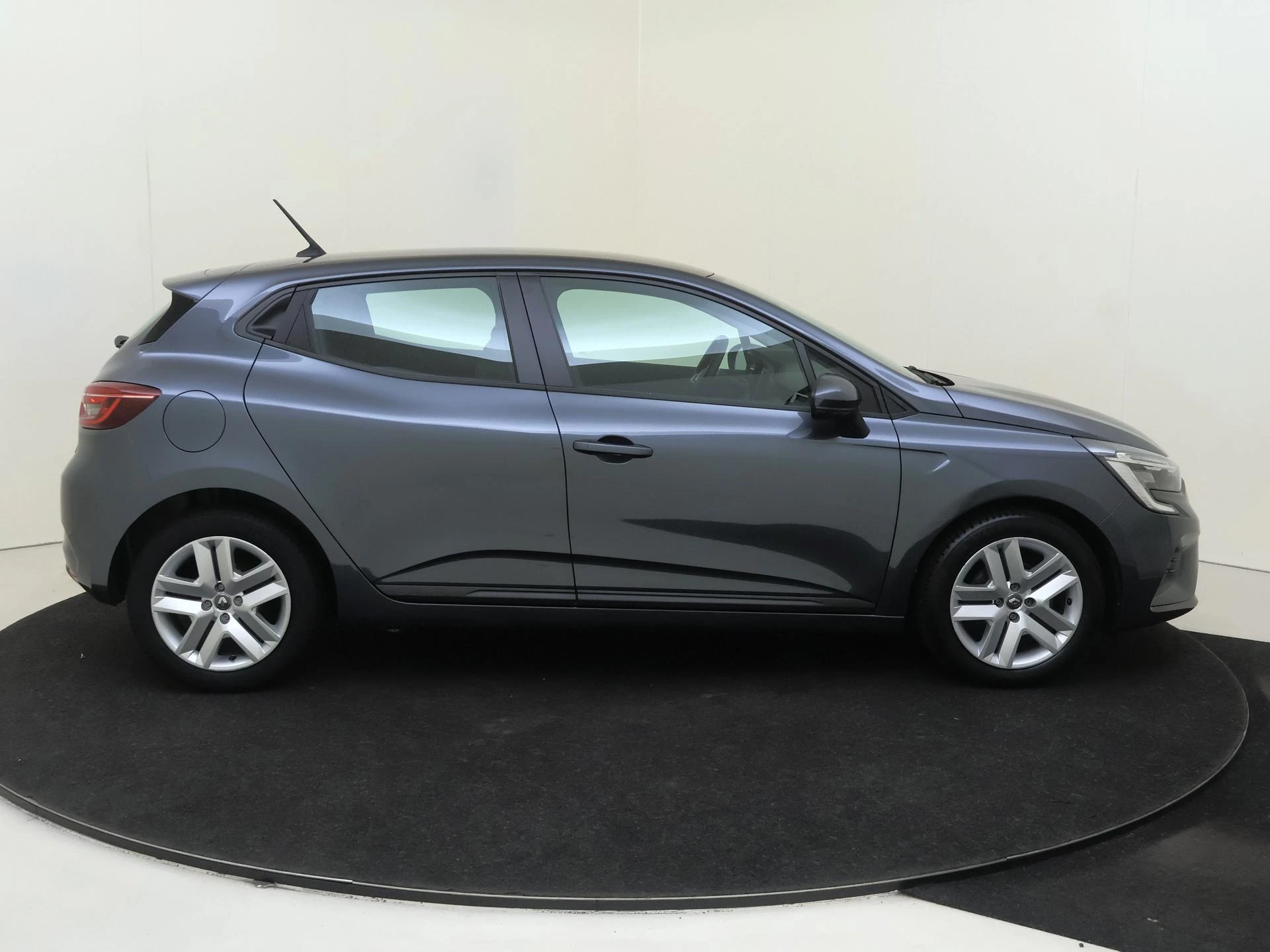 Renault-Clio-image-8