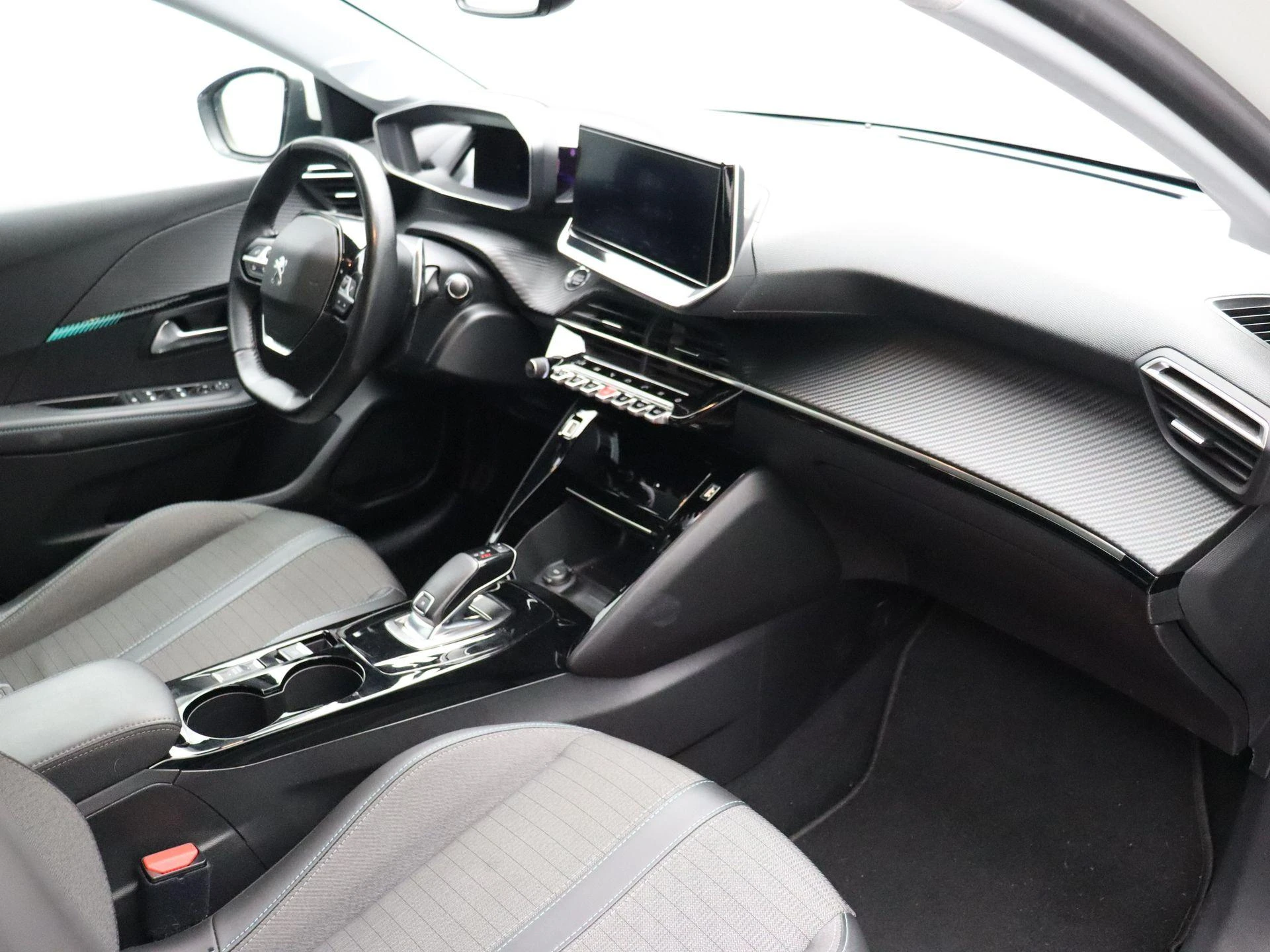 Peugeot-208-image-24