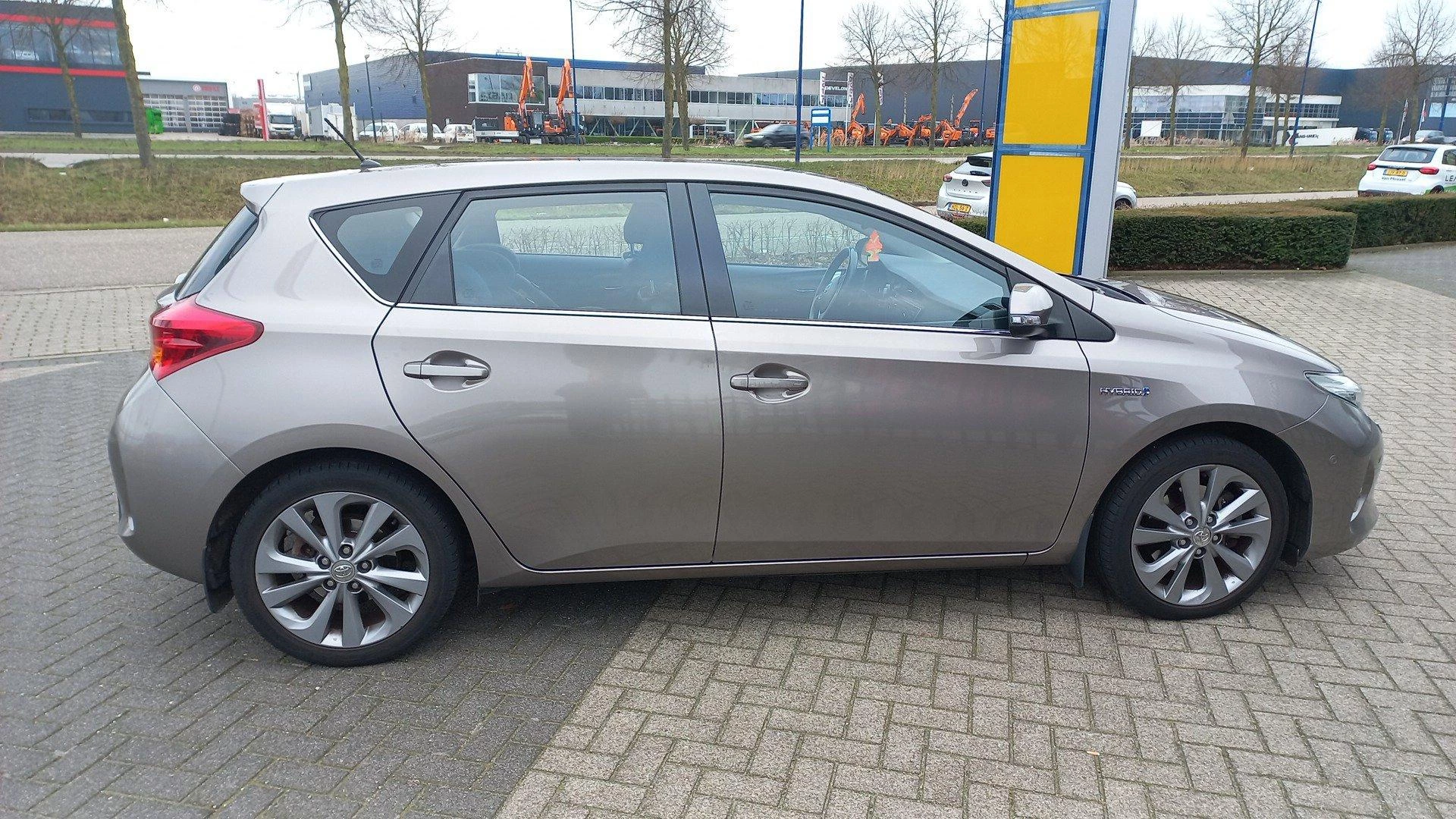 Toyota Auris 1.8 Hybrid Lease Pro