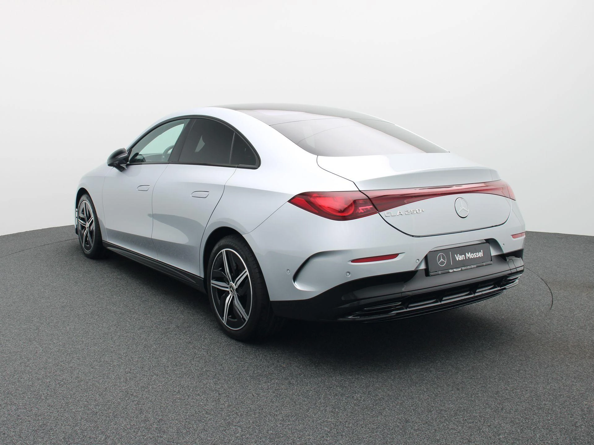 Mercedes-Benz-CLA-image-1