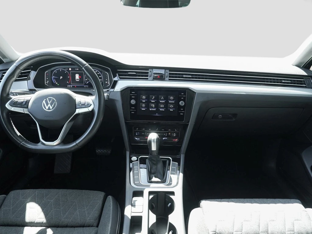 Volkswagen-Passat-image-10