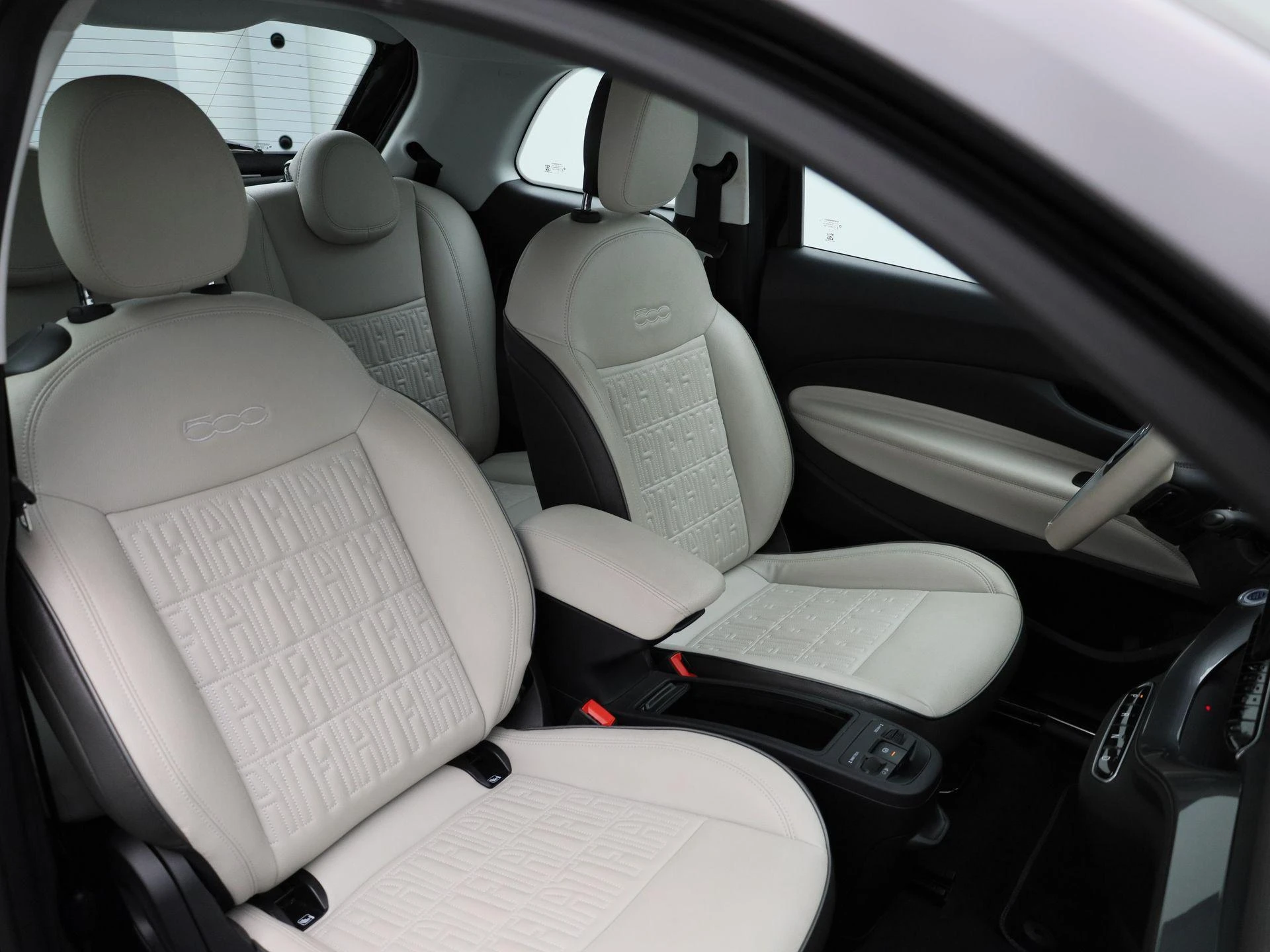 Fiat-500e-image-35