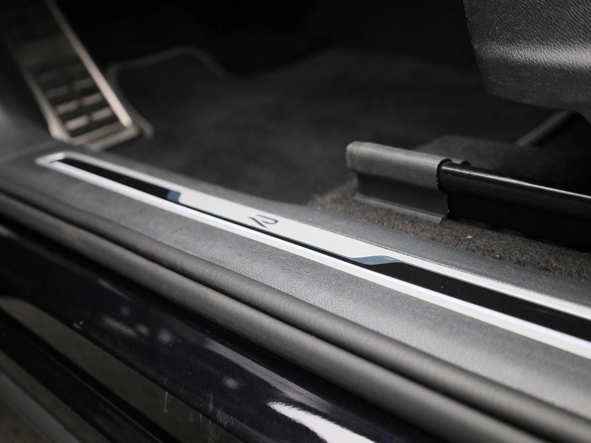 Volkswagen-Tiguan-image-36