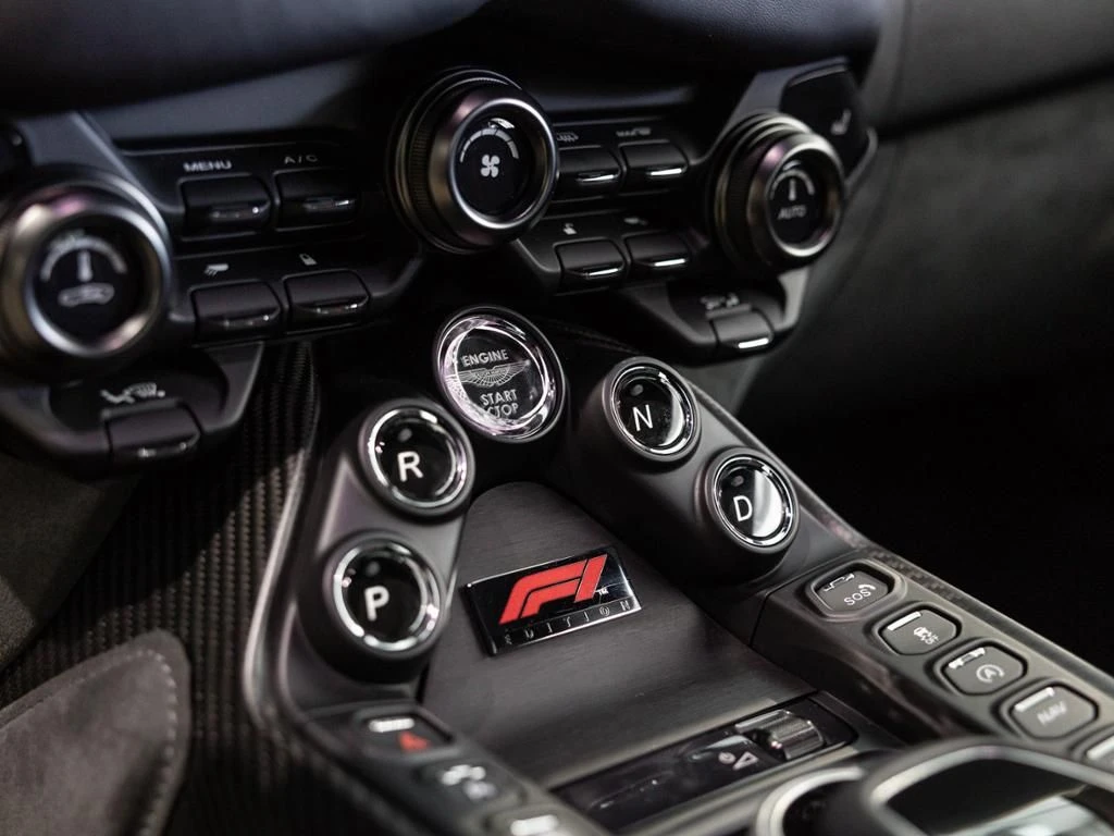 Aston Martin-V8 Vantage-image-30