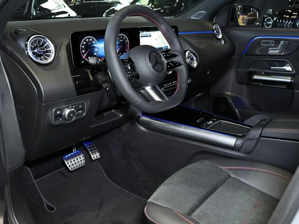 Mercedes-Benz-GLA 200-image-5