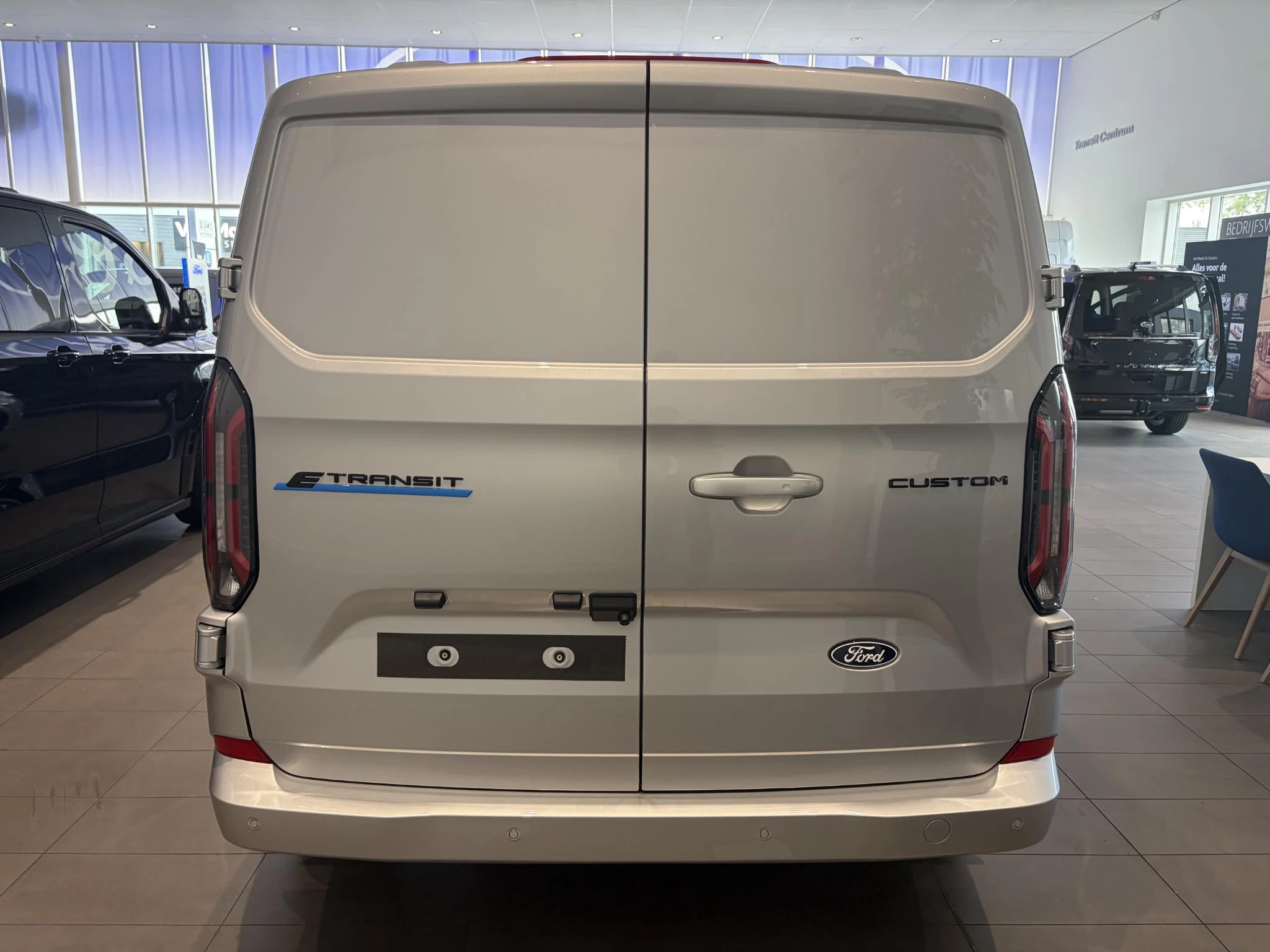 Ford E-Transit Custom 340 L2H1 Limited 71 kWh