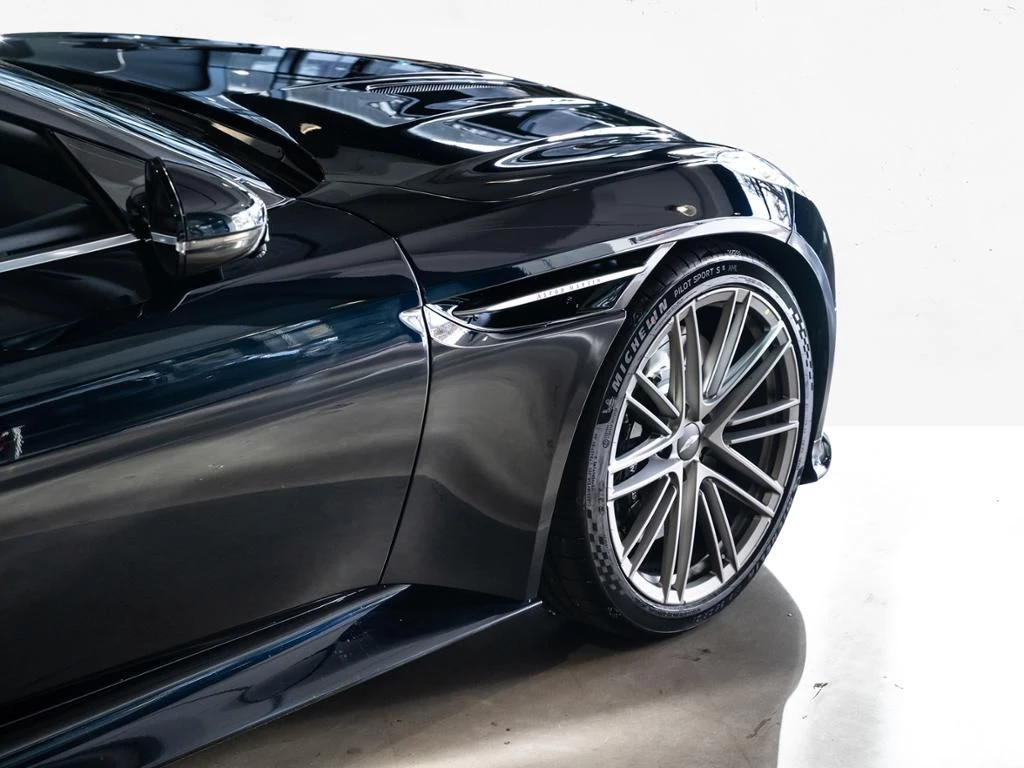 Aston Martin DB12 Volante Aston Martin Hamburg