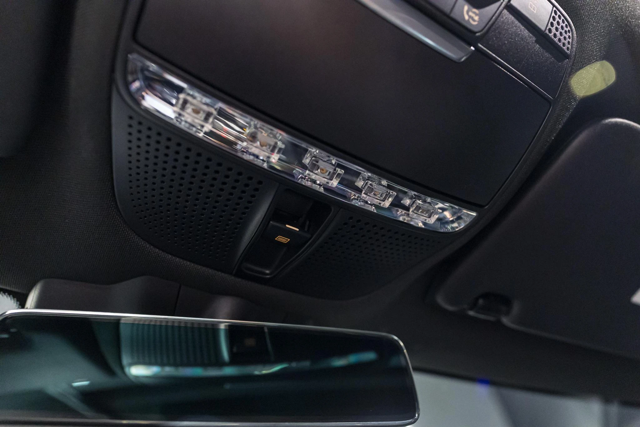 Mercedes-Benz-GLC-image-35