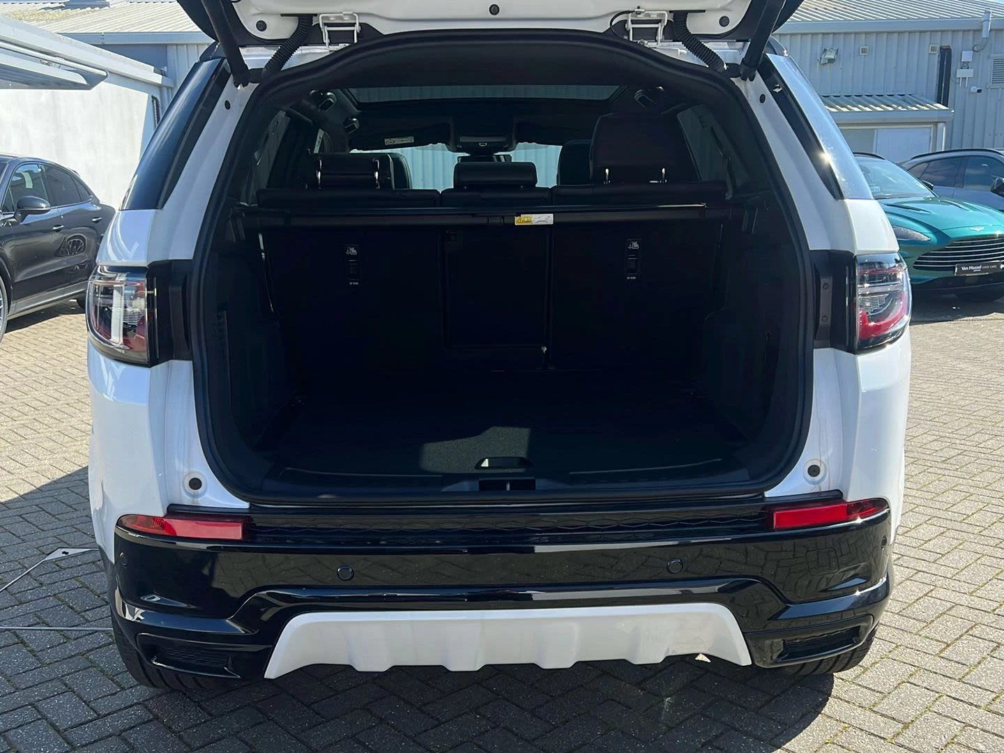 Land Rover-Discovery Sport-image-13