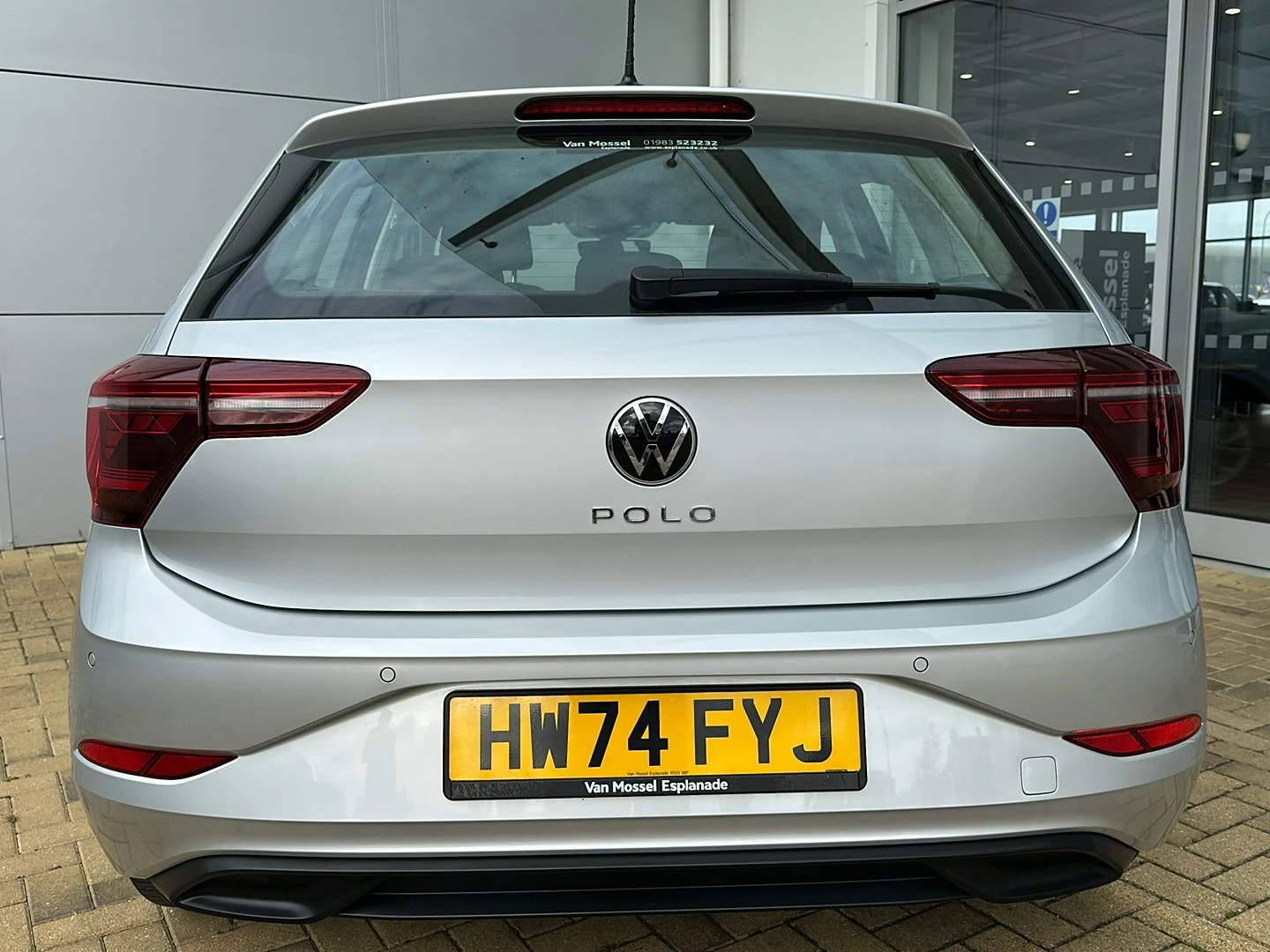 Volkswagen-Polo-image-5